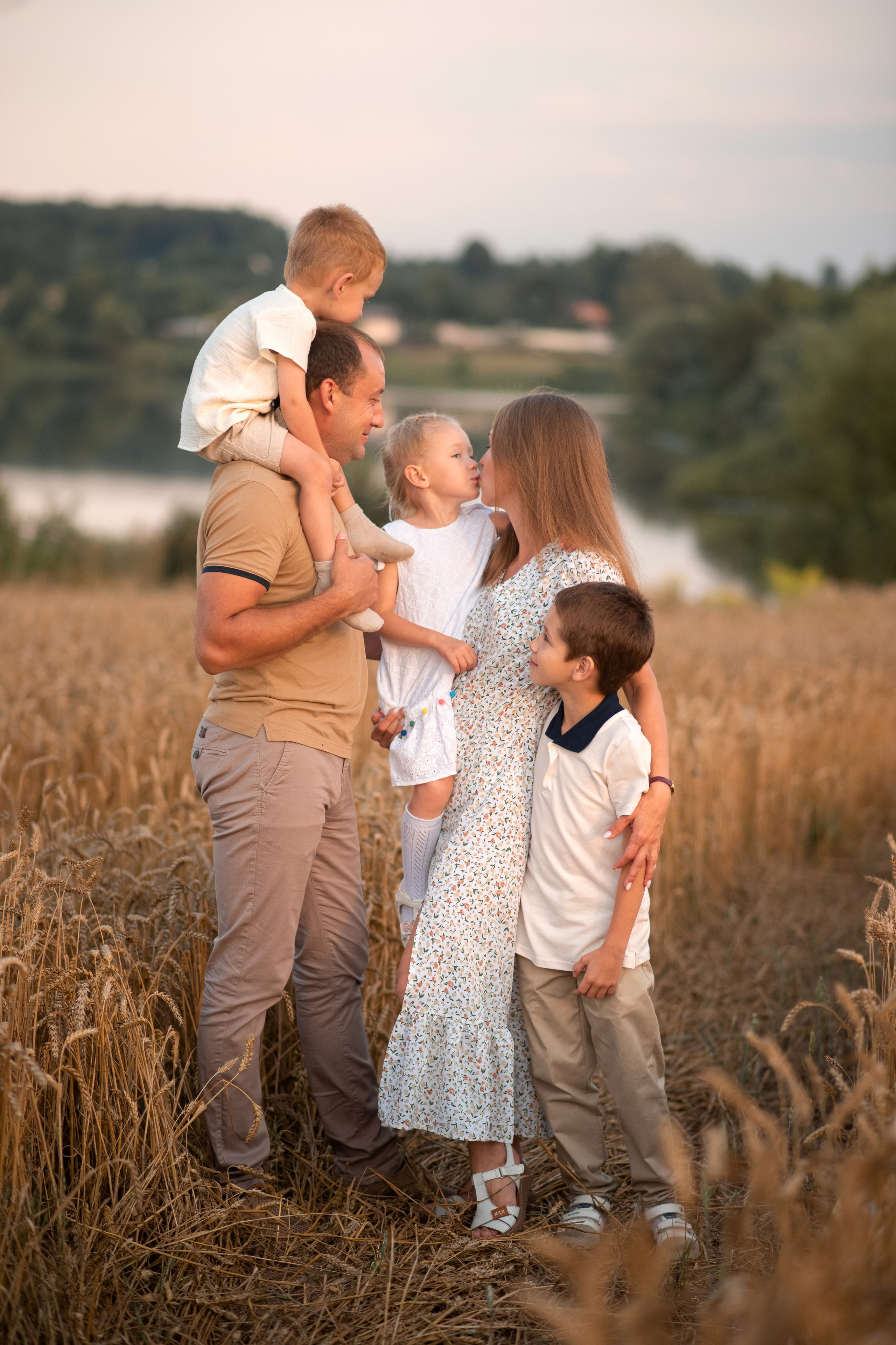 Семейная фотосессия в пшеничном поле. Семейный и детский фотограф в Туле Светлана Воронкова