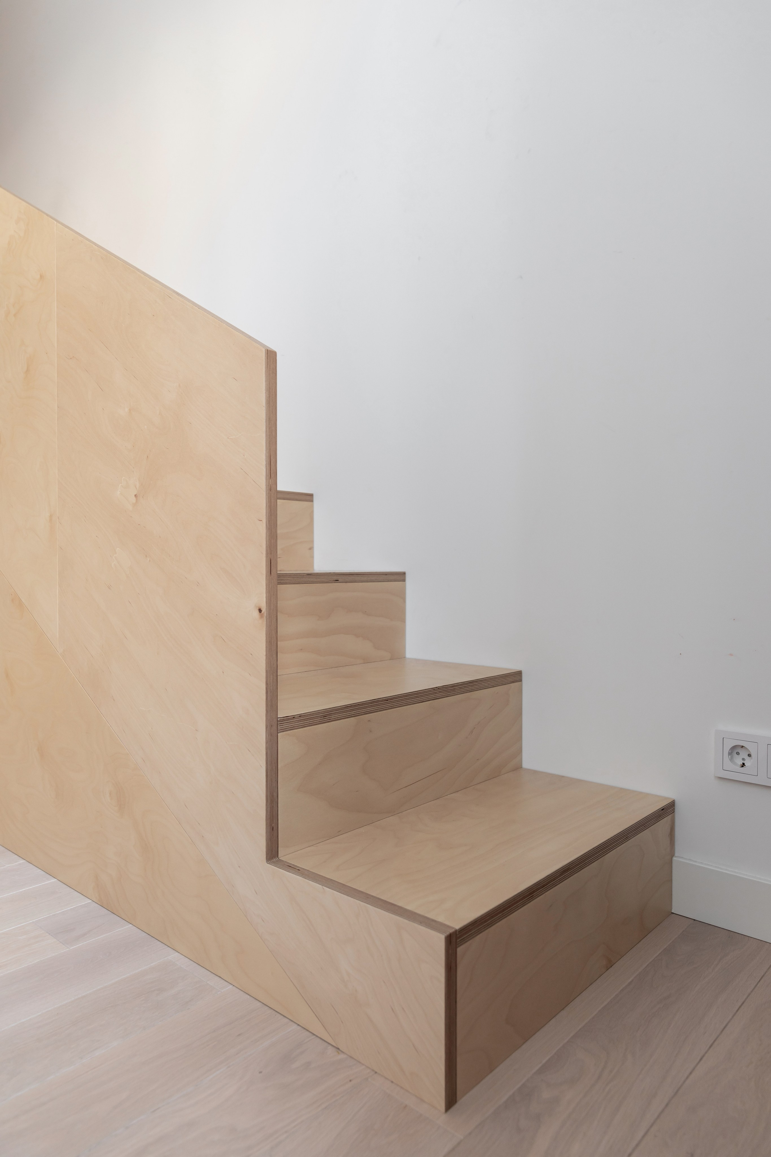 Квартира с мебелью из фанеры. Наталья Мавренкова интерьерный фотограф, декоратор в Санкт-Петербурге