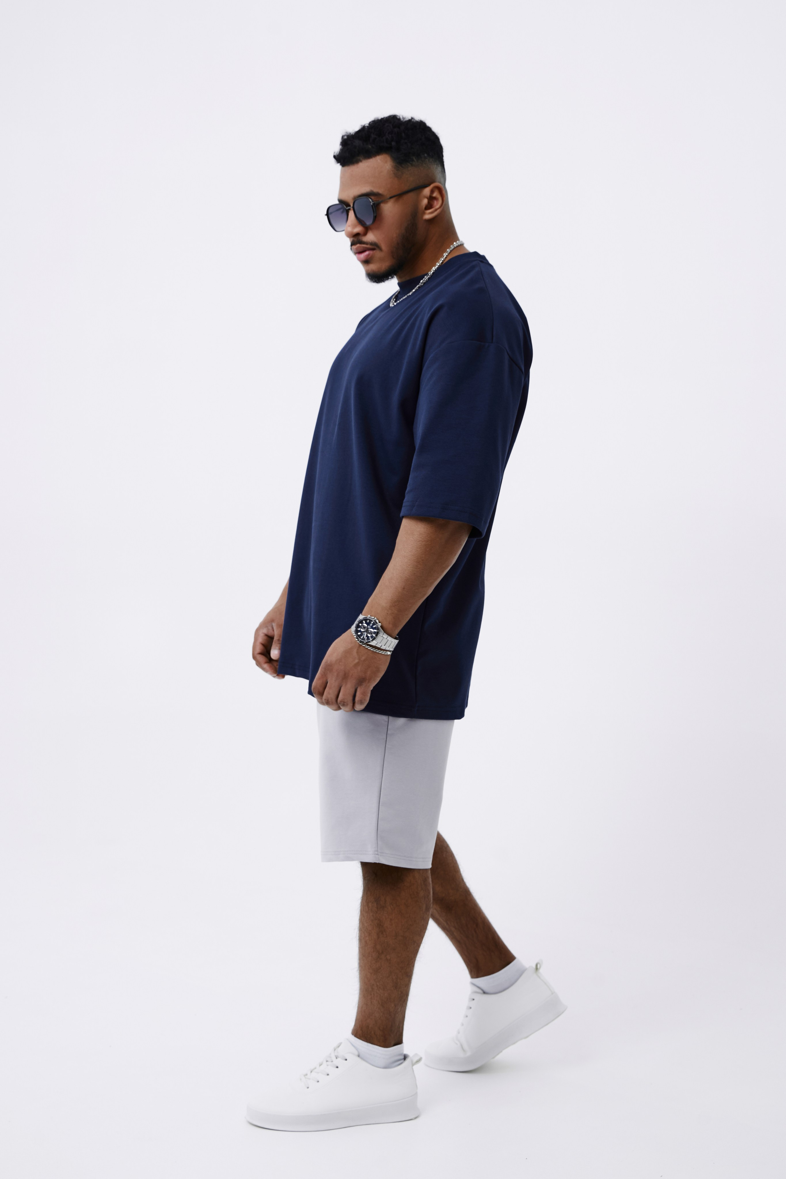 Футболки мужские. Фотограф для маркетплейсов в Москве