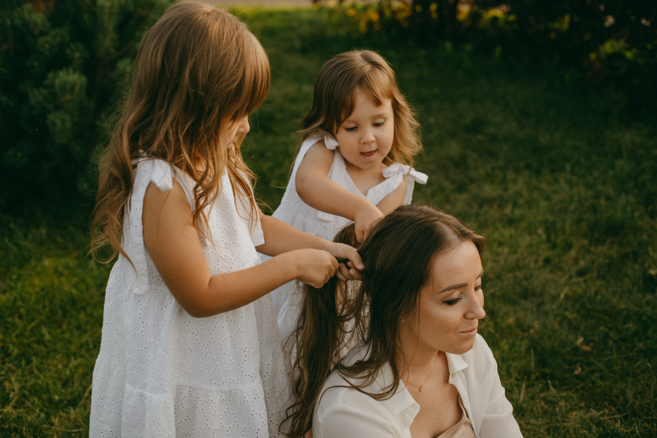 Эмма и Влада на летней прогулке с мамой. Фотограф Наталья Кургина Слюдянка Иркутск