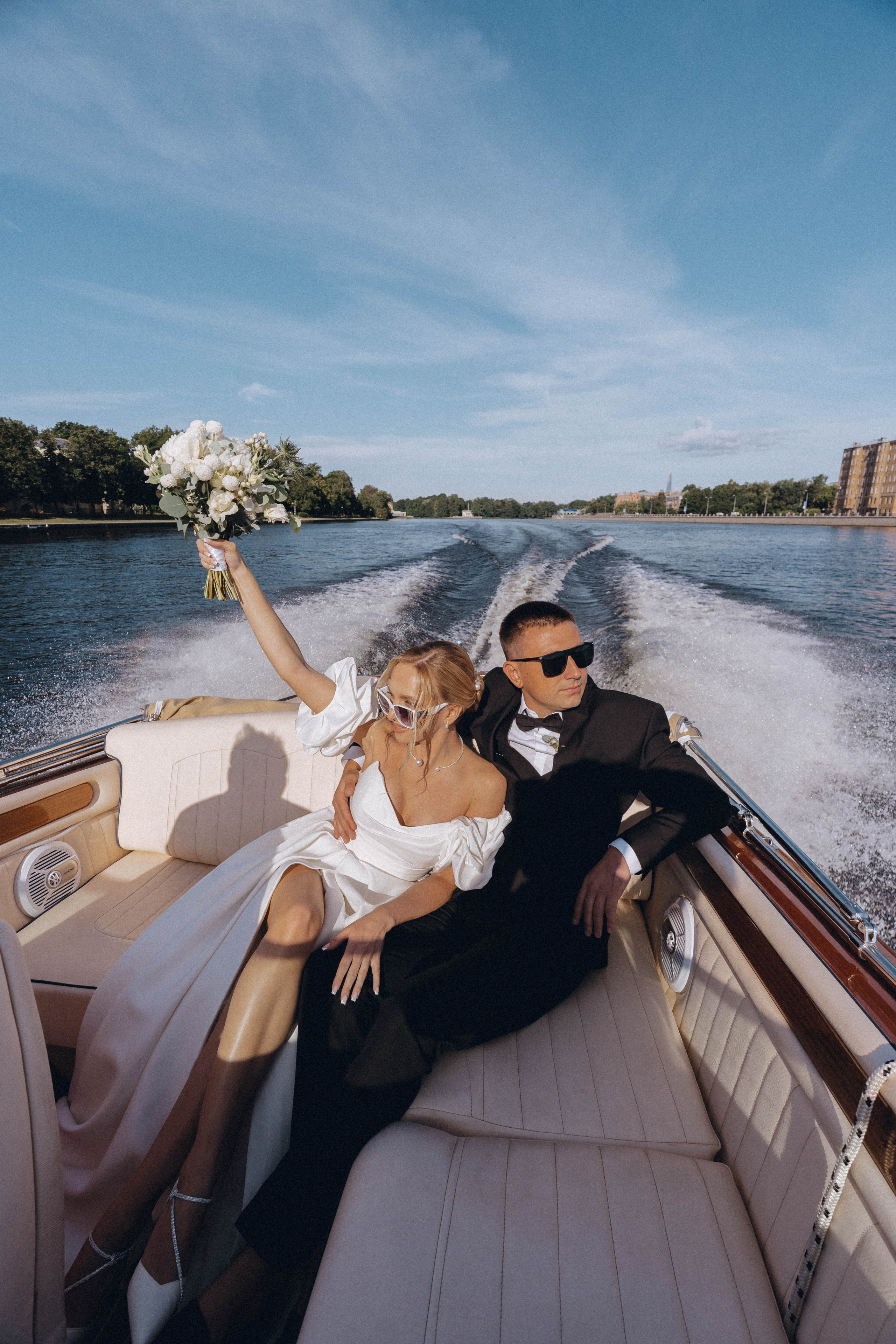 СВАДЕНБНАЯ СЬЕМКА НА КАТЕРЕ ПО КАНАЛАМ САНКТ-ПЕТЕРБУРГА И В АКВАТОРИИ НЕВЫ. Профессиональный фотограф, Санкт-Петербург — Виктория Богомолова