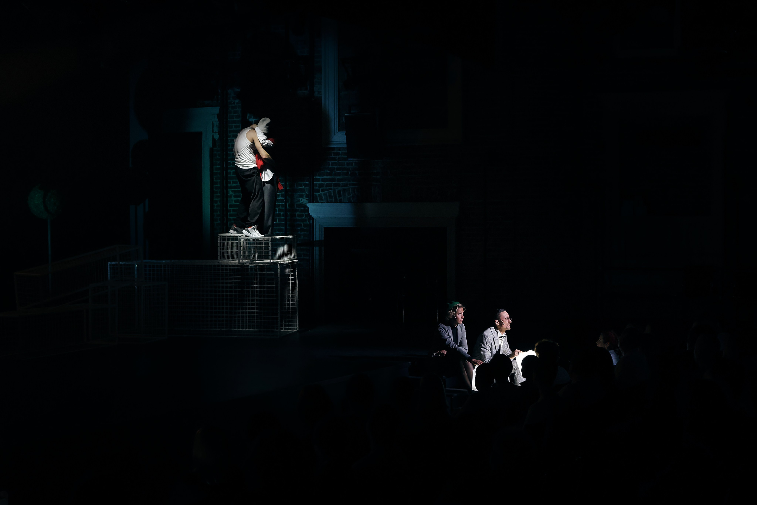 Спектакль «Дикарь», Театр «Сначала-Сначала театр» (цвет). Наталья Алексеенко. Фотохудожник в Москве. Репортаж, портрет, стрит