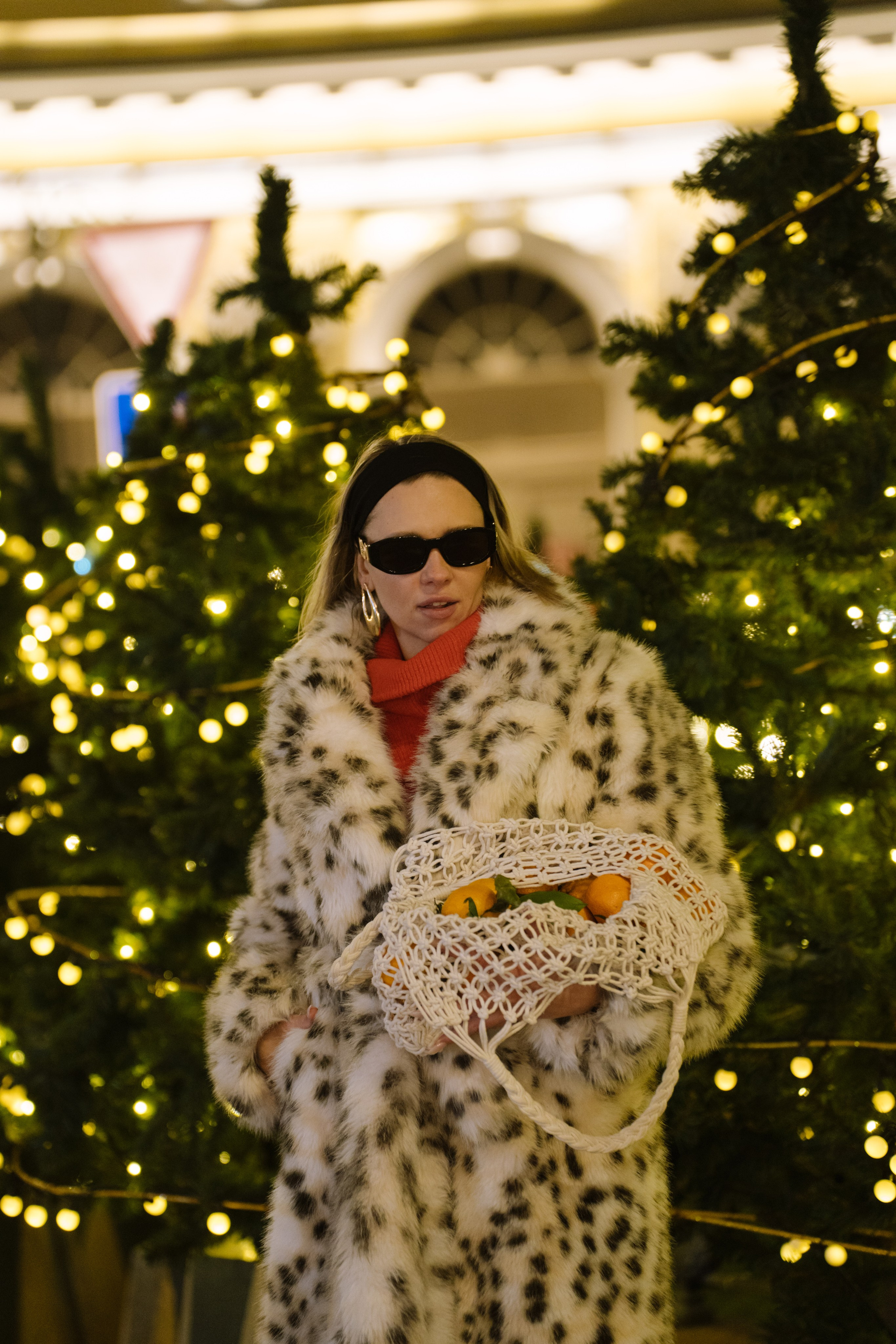 ПРОГУЛКА НА МАНЕЖНОЙ ПЛОЩАДИ ДЛЯ ДЕВУШКИ ПЕРЕД НОВЫМ ГОДОМ (НОВОГОДНЯЯ ФОТОСЕССИИЯ НА МАНЕЖНОЙ ПЛОЩАДИ). Профессиональный фотограф, Санкт-Петербург — Виктория Богомолова
