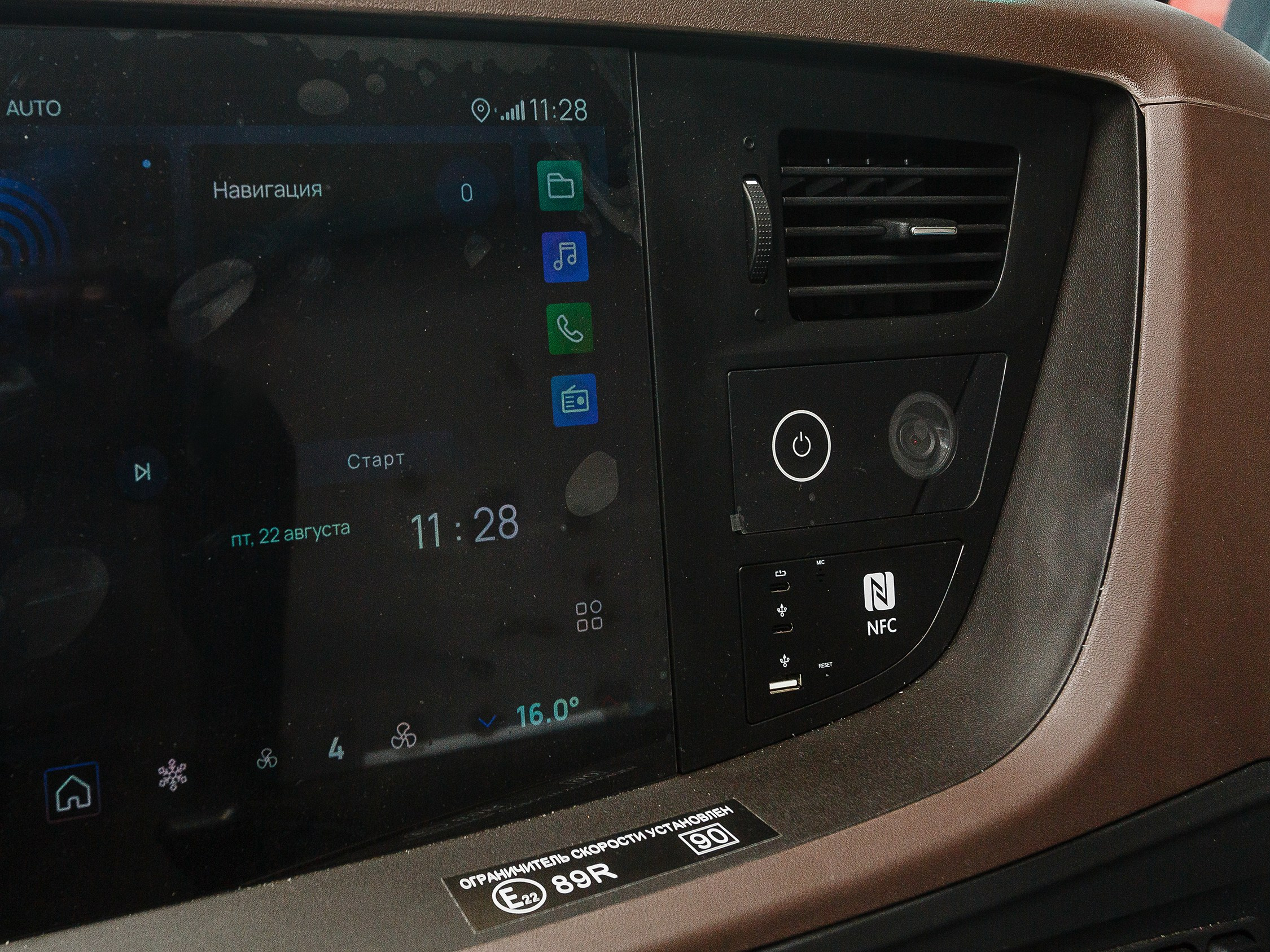 Профессиональная съёмка легковых автомобилей и большегрузов для продажи и контента. Выездная фотосессия спецтехники в Санкт-Петербурге. Репортажный фотограф Сергей Пушкин в СПб. Промышленная фотосъёмка авто. Фотограф для дилеров и производителей. 