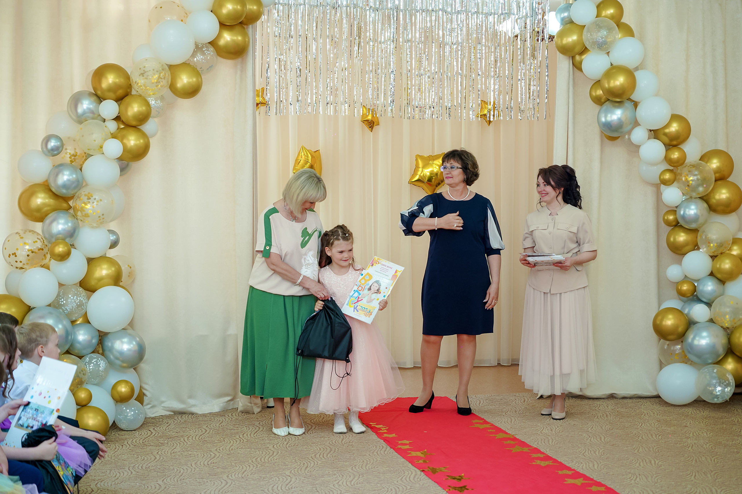 Фотосъемка видеосъёмка фотограф видеооператор новогодних утренников  в. Фотограф, видеооператор Нина Коршунова