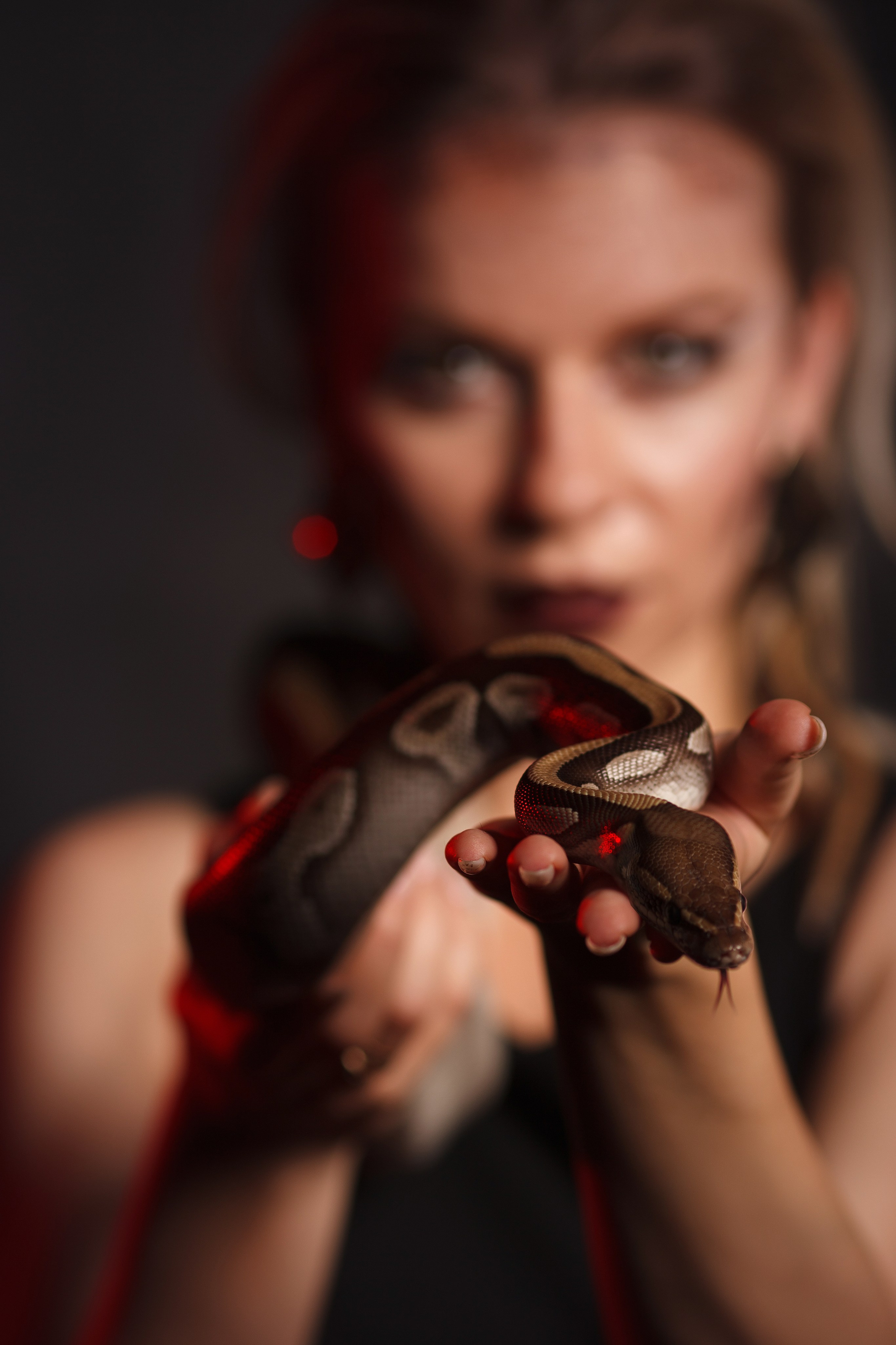 Фотосессия девушки со змеей. Фотограф Ставрополь Пятигорск Елизавета Дарина