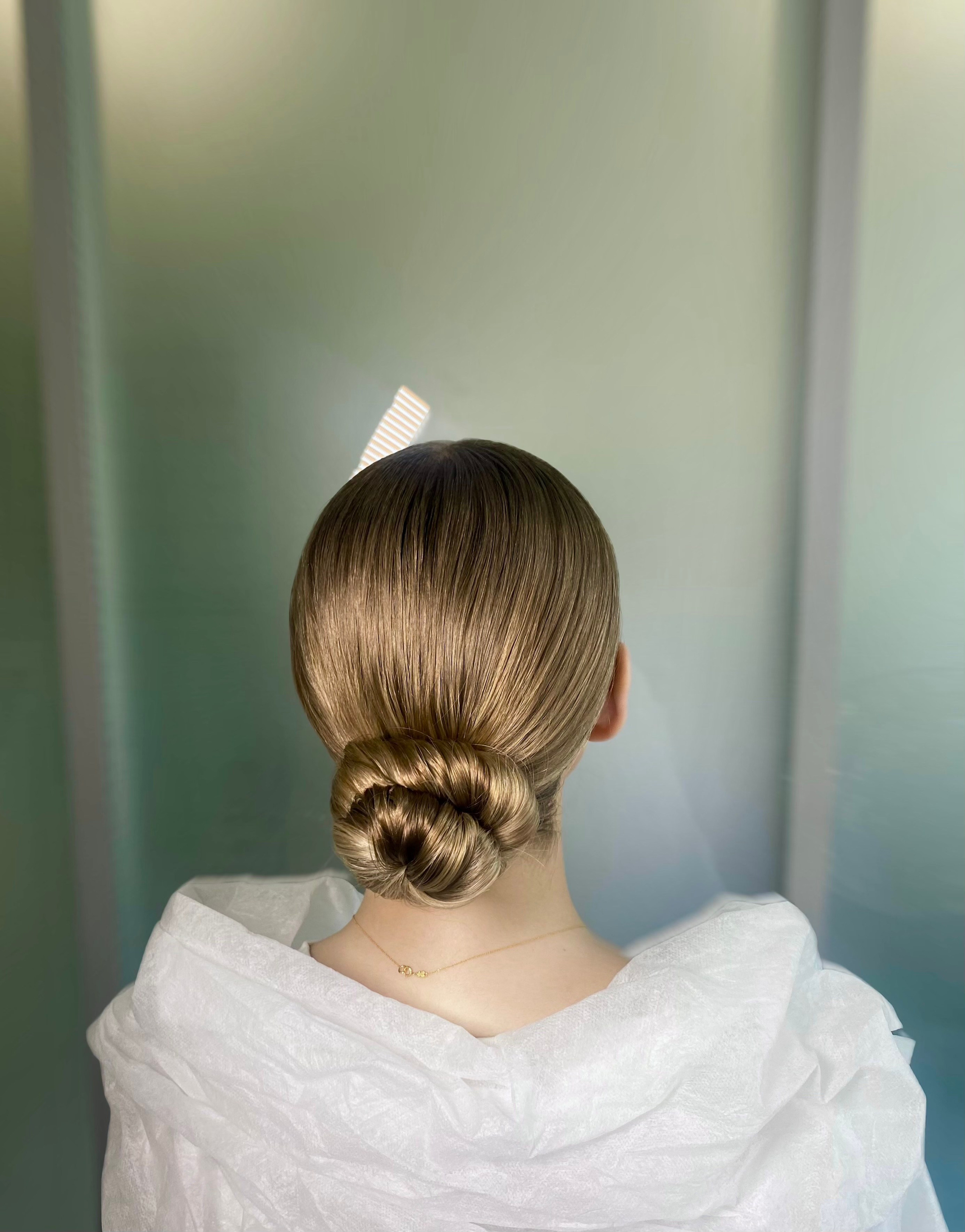 УКЛАДКА ВОЛОС ПРИЧЕСКИ В МОСКВЕ. СВАДЕБНЫЙ ВИЗАЖИСТ-СТИЛИСТ В МОСКВЕ ПРИЧЕСКИ МАКИЯЖ БРОВИ ВЫЕЗД