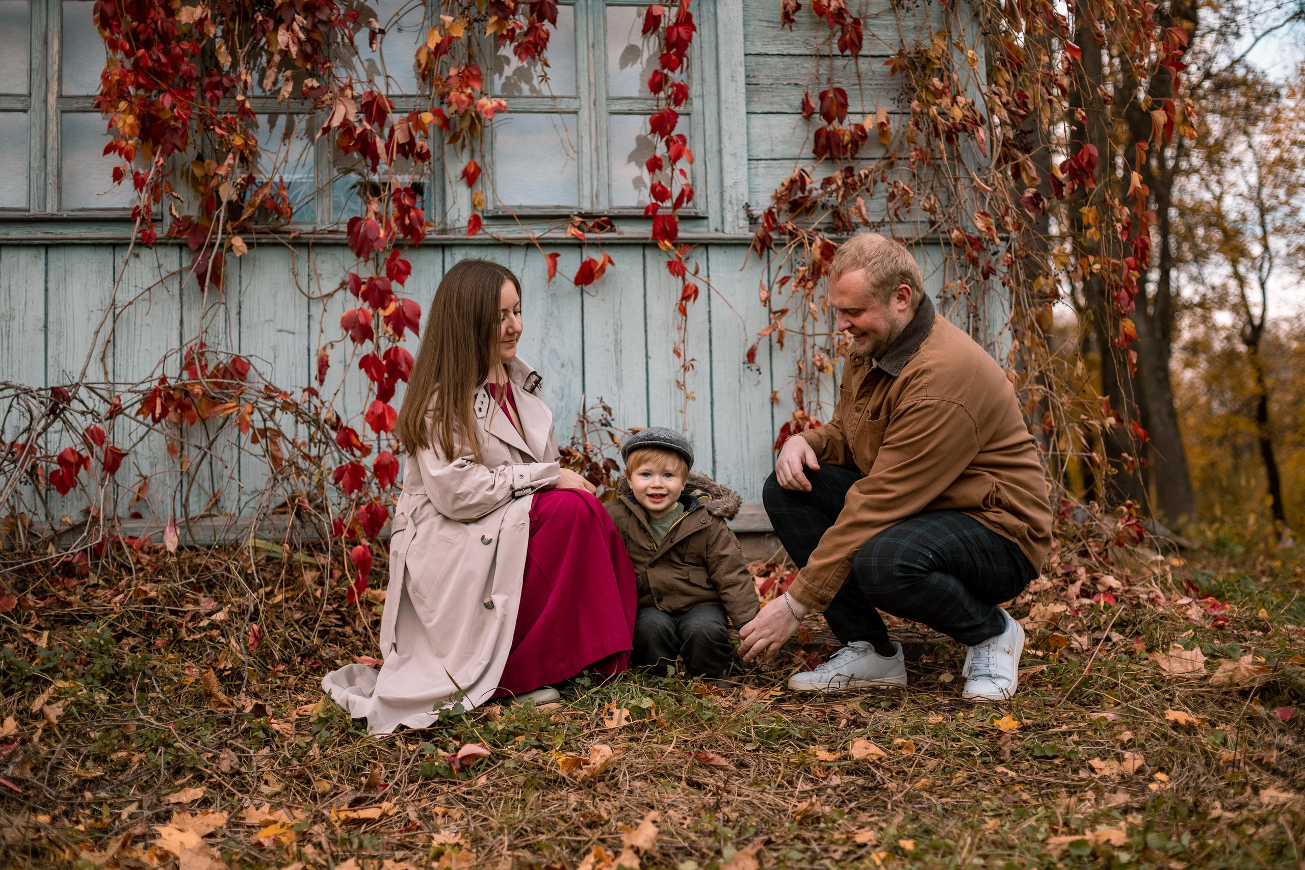 Осенняя фотопрогулка для семьи Ани и Вячеслава в Ясной Поляне. Женский семейный фотограф Тула Москва Захарова Анна