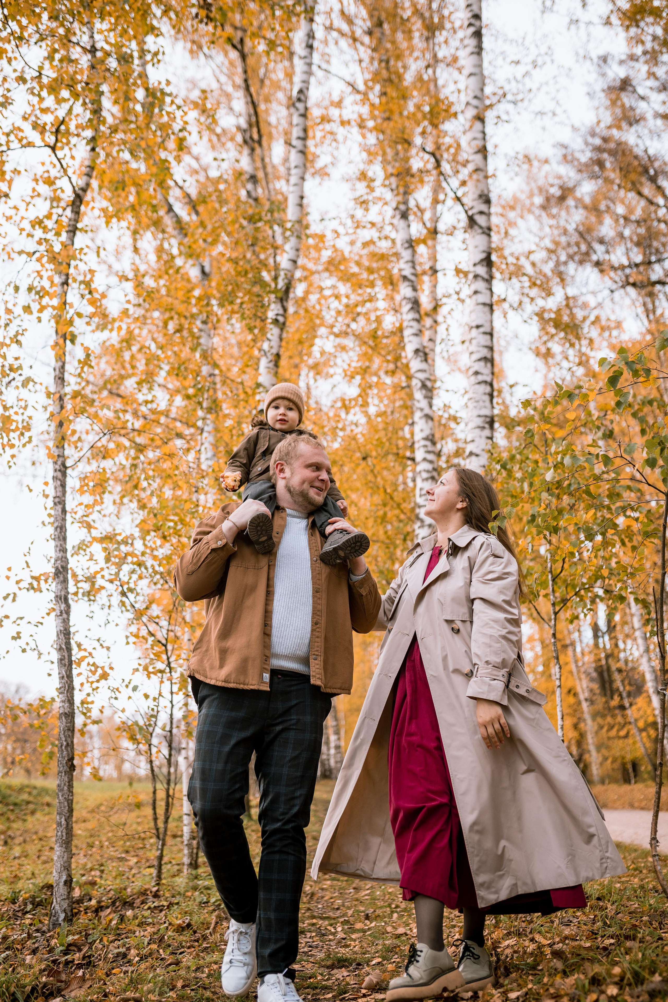 Осенняя фотопрогулка для семьи Ани и Вячеслава в Ясной Поляне. Женский семейный фотограф Тула Москва Захарова Анна