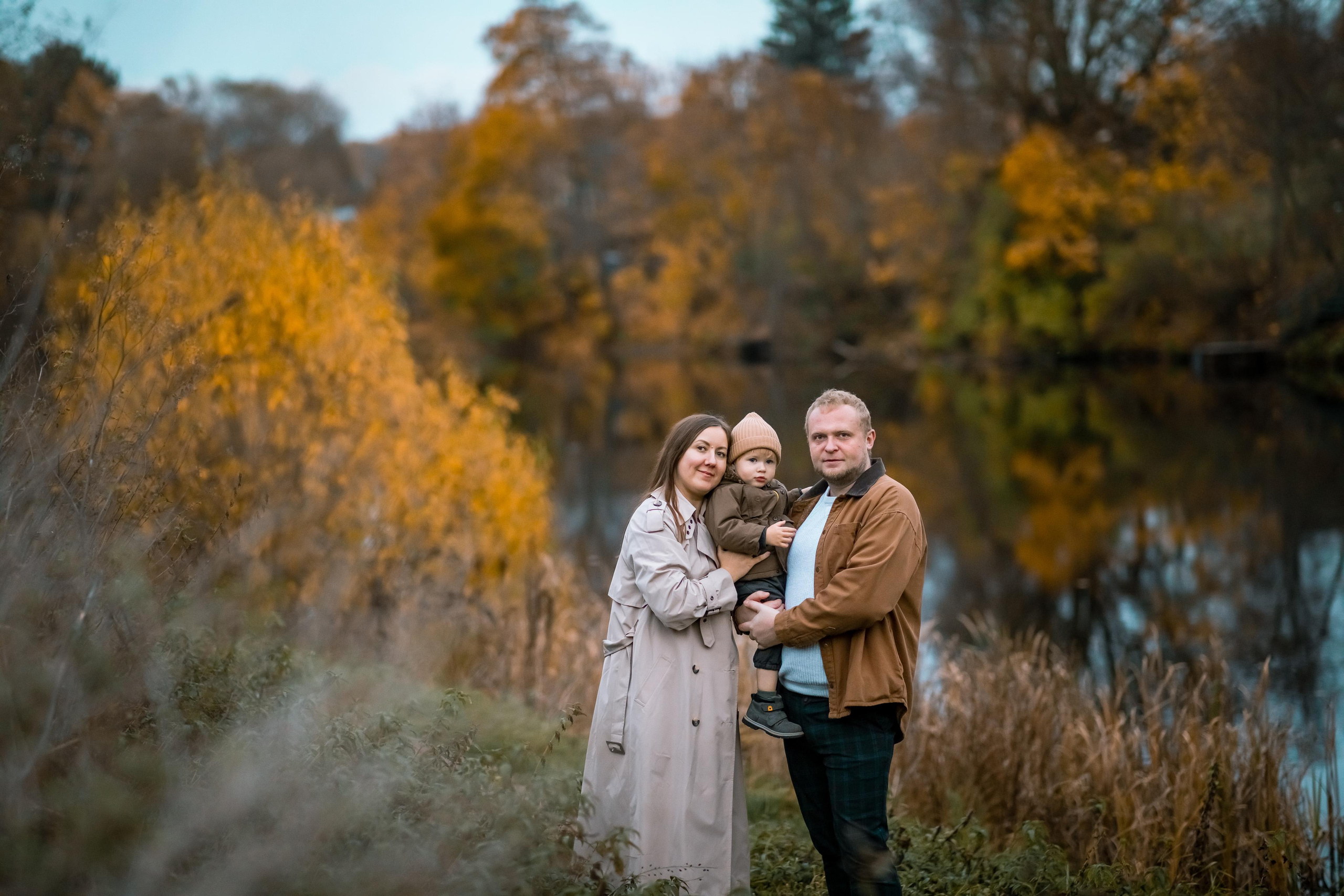 Осенняя фотопрогулка для семьи Ани и Вячеслава в Ясной Поляне. Женский семейный фотограф Тула Москва Захарова Анна