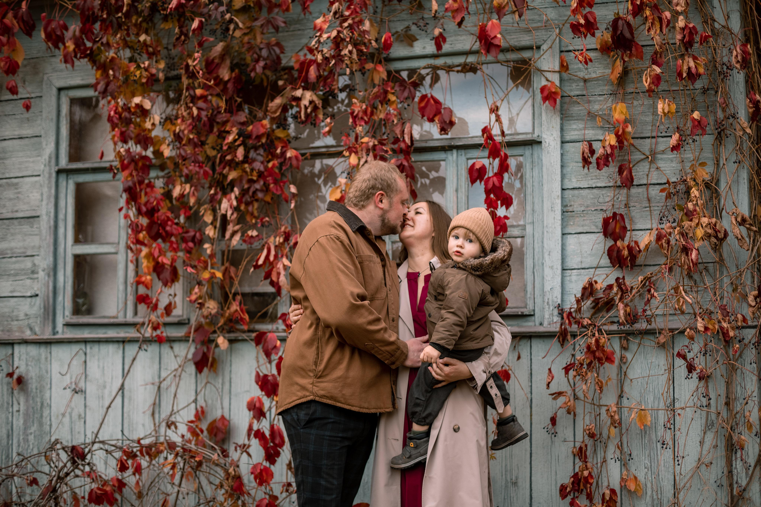 Осенняя фотопрогулка для семьи Ани и Вячеслава в Ясной Поляне. Женский семейный фотограф Тула Москва Захарова Анна