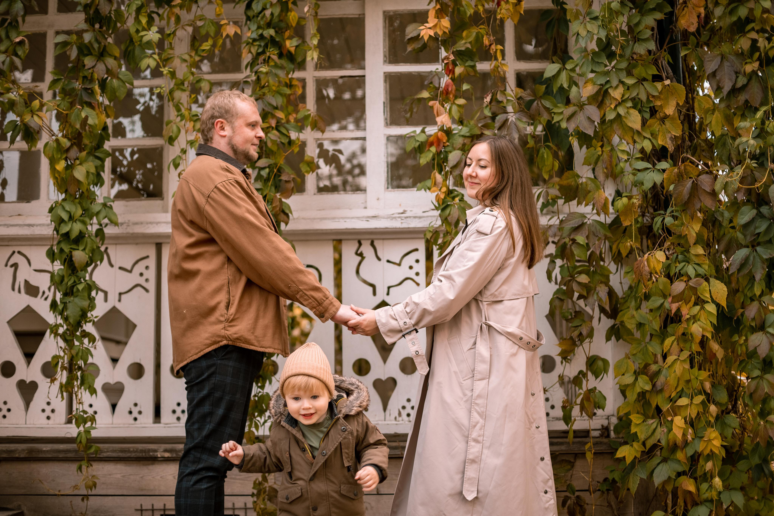Осенняя фотопрогулка для семьи Ани и Вячеслава в Ясной Поляне. Женский семейный фотограф Тула Москва Захарова Анна