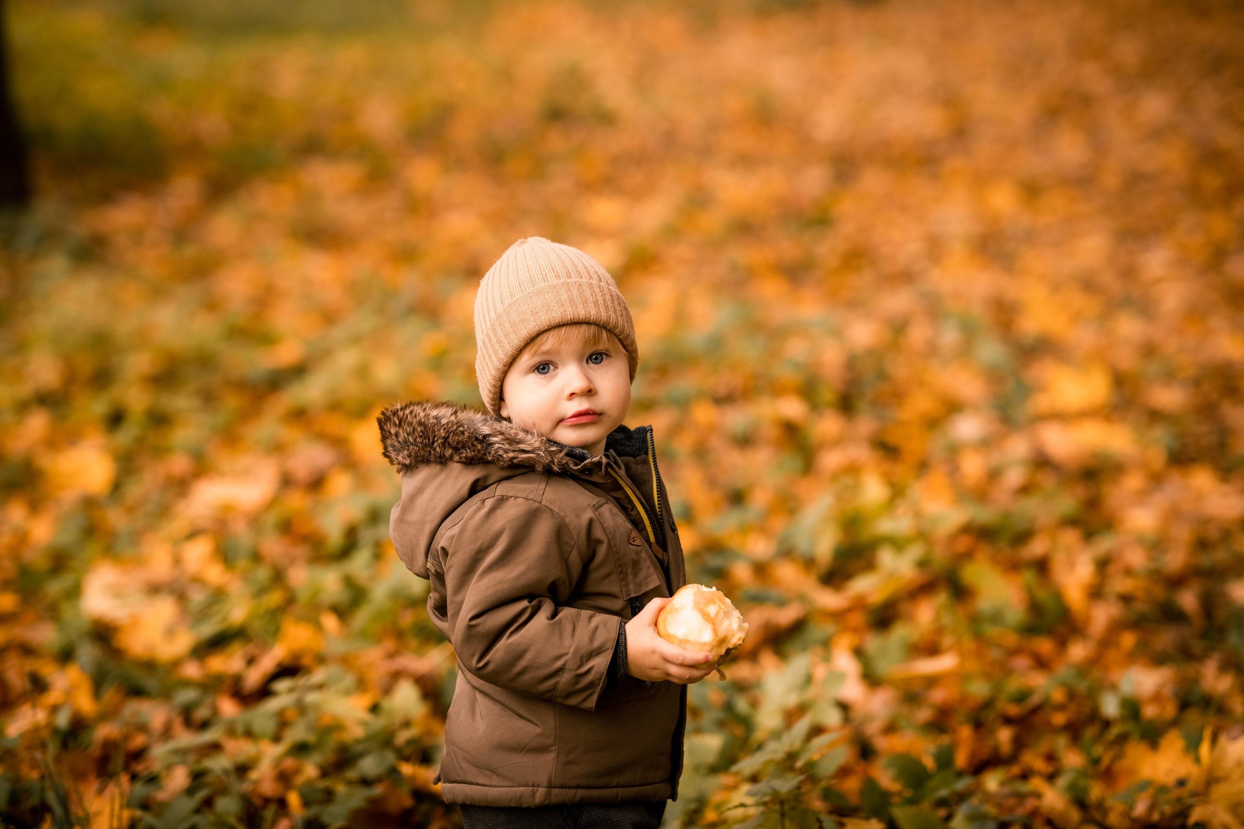Осенняя фотопрогулка для семьи Ани и Вячеслава в Ясной Поляне. Женский семейный фотограф Тула Москва Захарова Анна