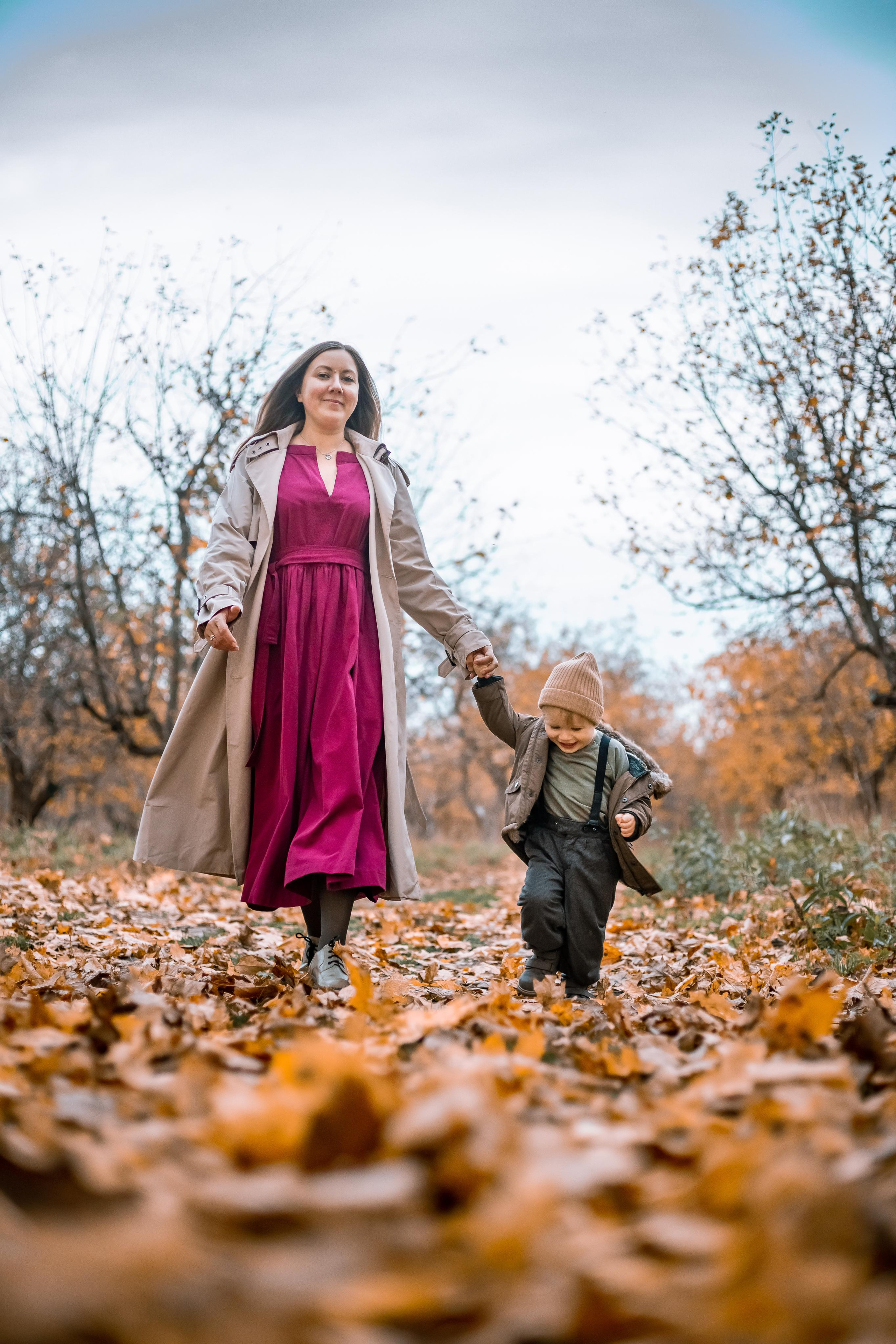 Осенняя фотопрогулка для семьи Ани и Вячеслава в Ясной Поляне. Женский семейный фотограф Тула Москва Захарова Анна