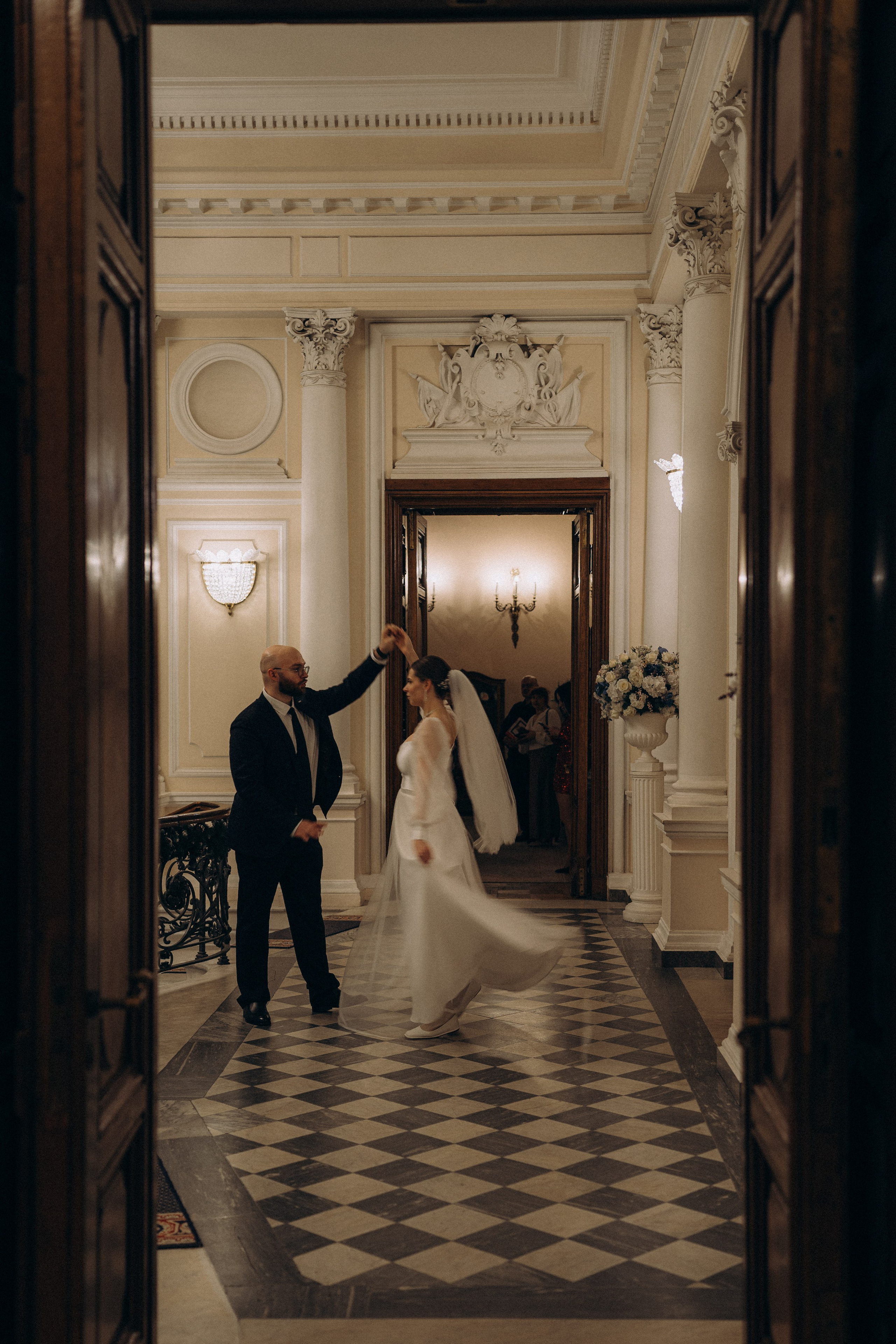 СВАДЕБНАЯ СЬЕМКА ВО ВТОРОМ ДВОРЦЕ (ДЕКАБРЬ) ТАКЖЕ СЬЕМКА В СТУДИИ НА ЧЕРНЫШЕВСКОЙ. Профессиональный фотограф, Санкт-Петербург — Виктория Богомолова