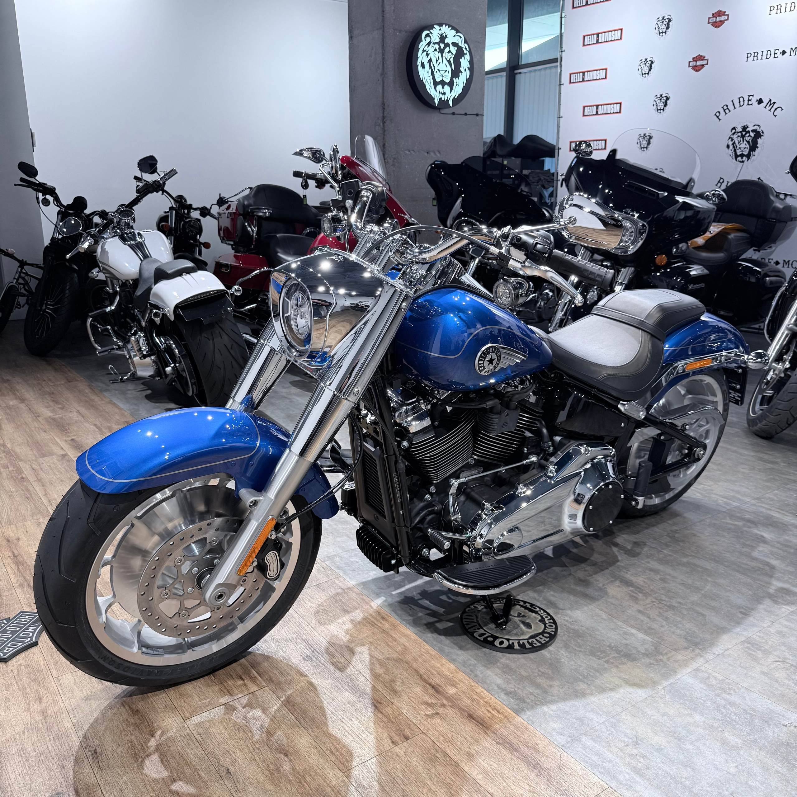 NEW 2026 Fat Boy 117 Вluе Вurst. Hello Davidson, Москва. Только хорошие мотоциклы…