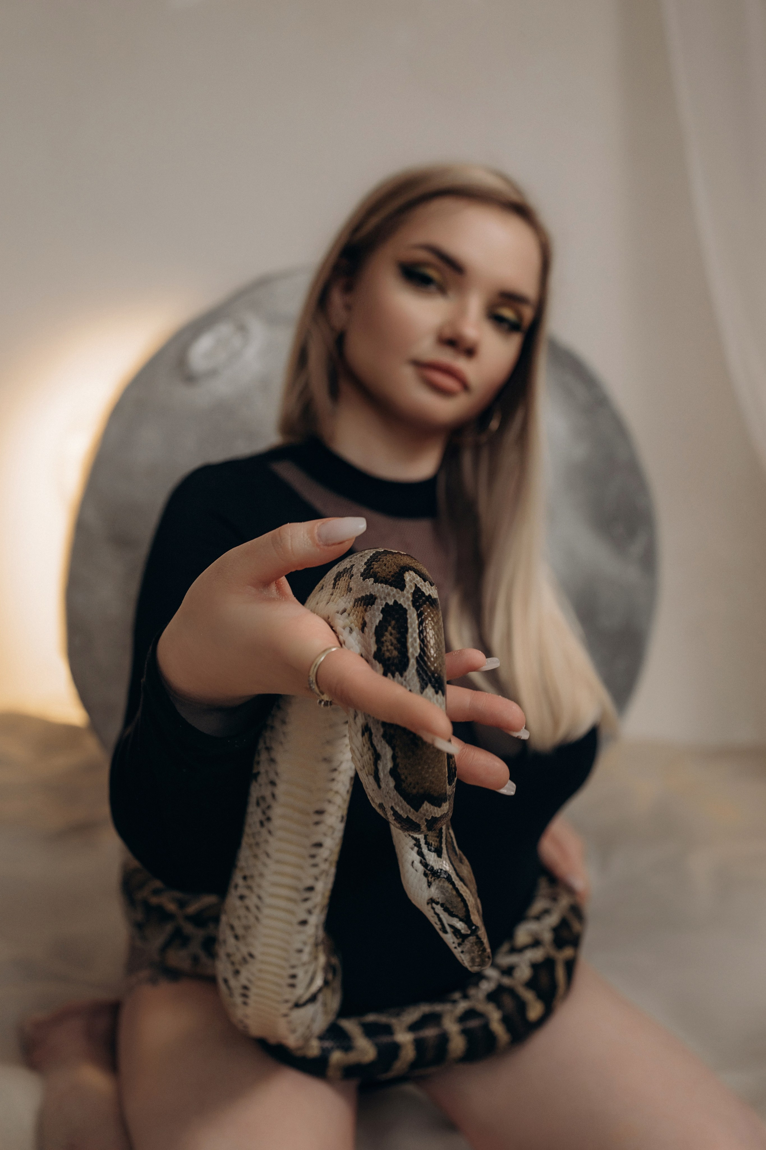 Даша. Змея. Фотограф Ксения Железникова