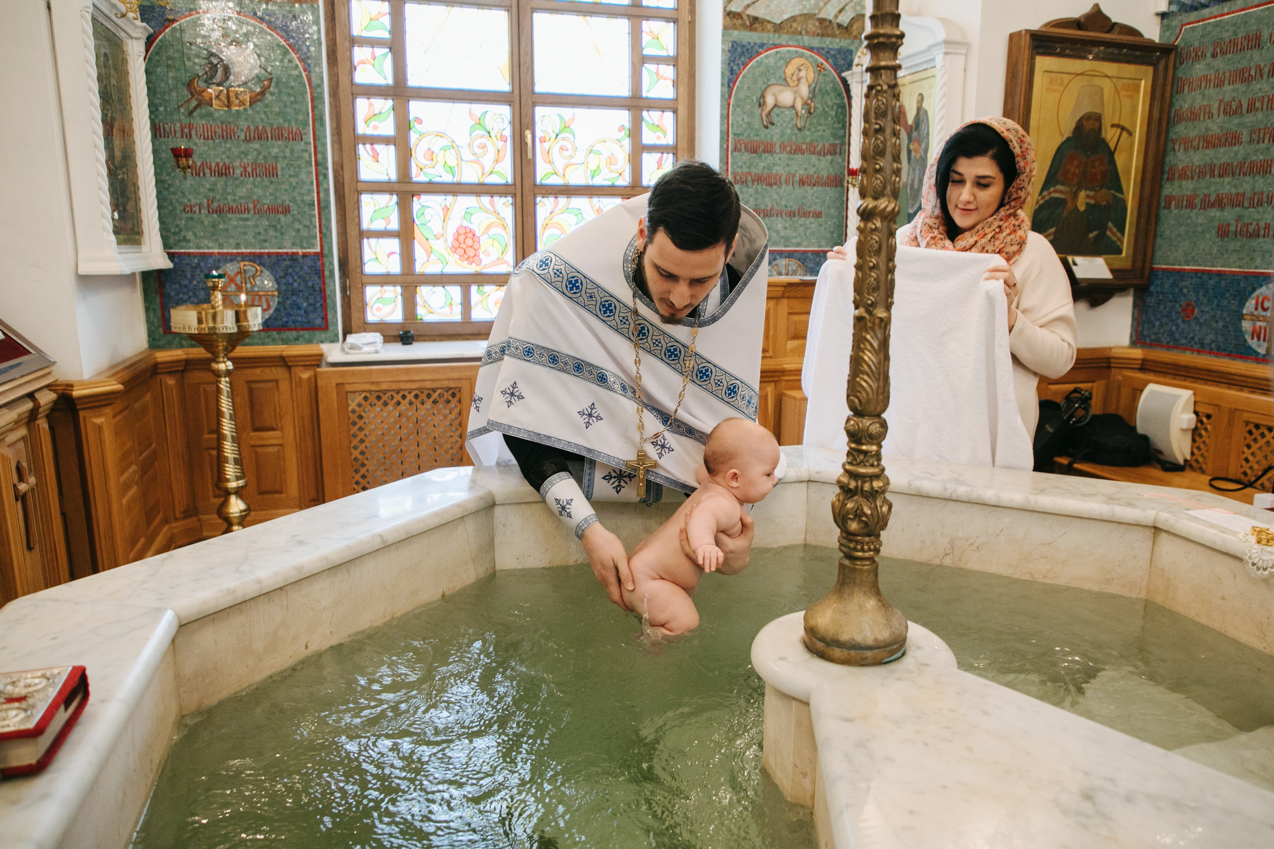 Крещение Храм Спаса Нерукотворного Образа г. Всеволожск. Фотограф на крещение в Санкт Петербурге