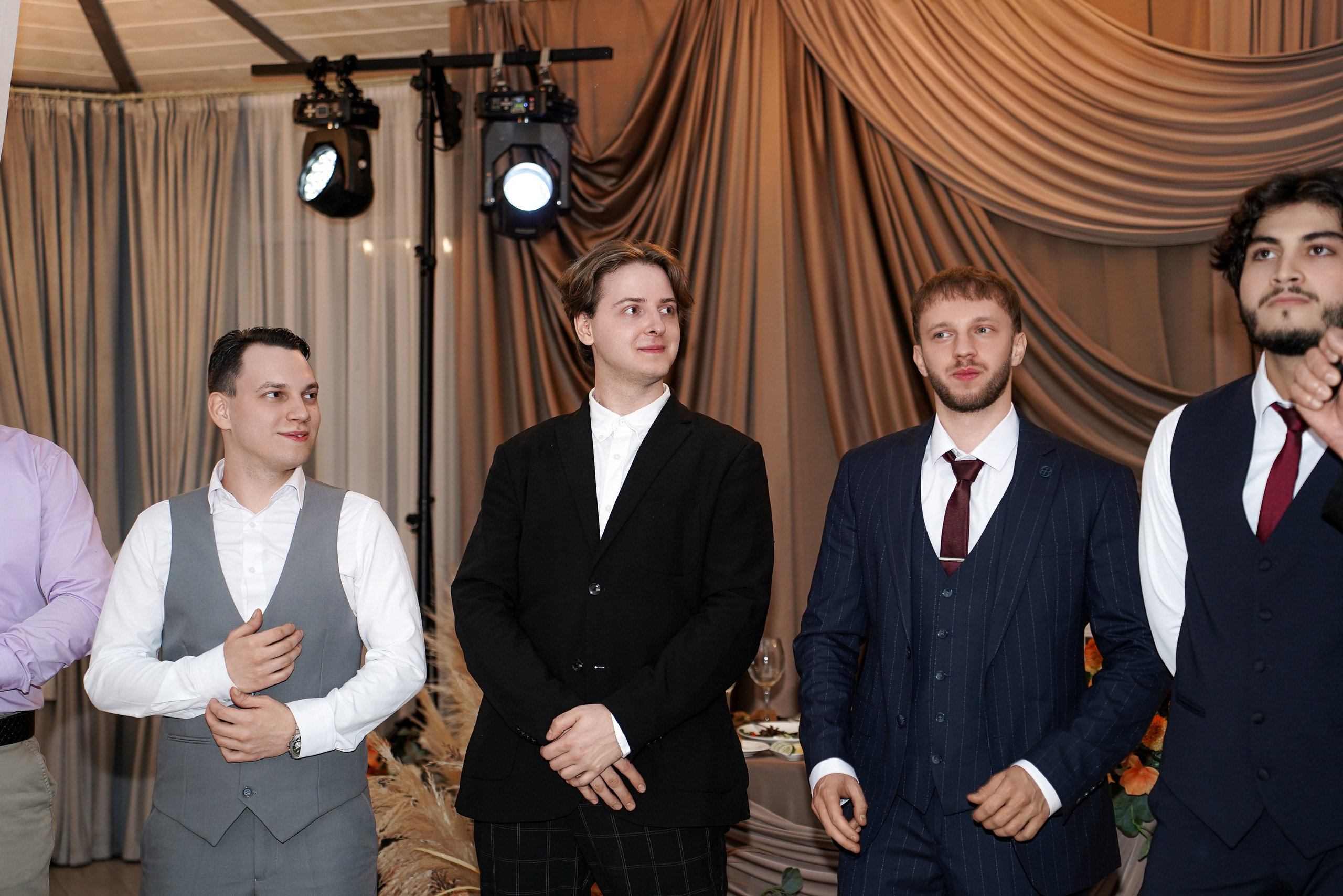 Свадебный банкет в беседке. Свадебный фотограф в Ростове-на-Дону. Таинство Крещения и Венчания, семейные фотосессии. Алёна Чёботова