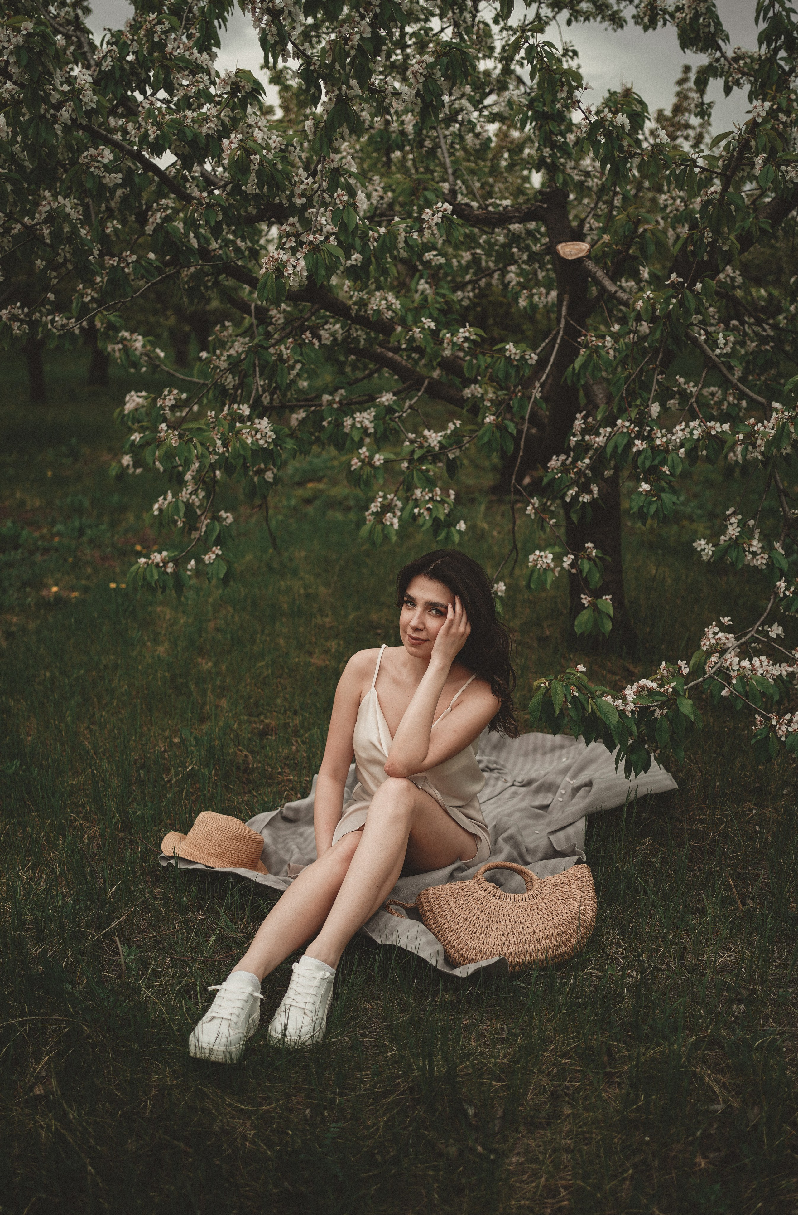 Фотосессия в цветущем саду в пос. Мускатный. Фотограф Ростов-на-Дону. Свадебный фотограф в Ростове-на-Дону. Таинство Крещения и Венчания, семейные фотосессии. Алёна Чёботова