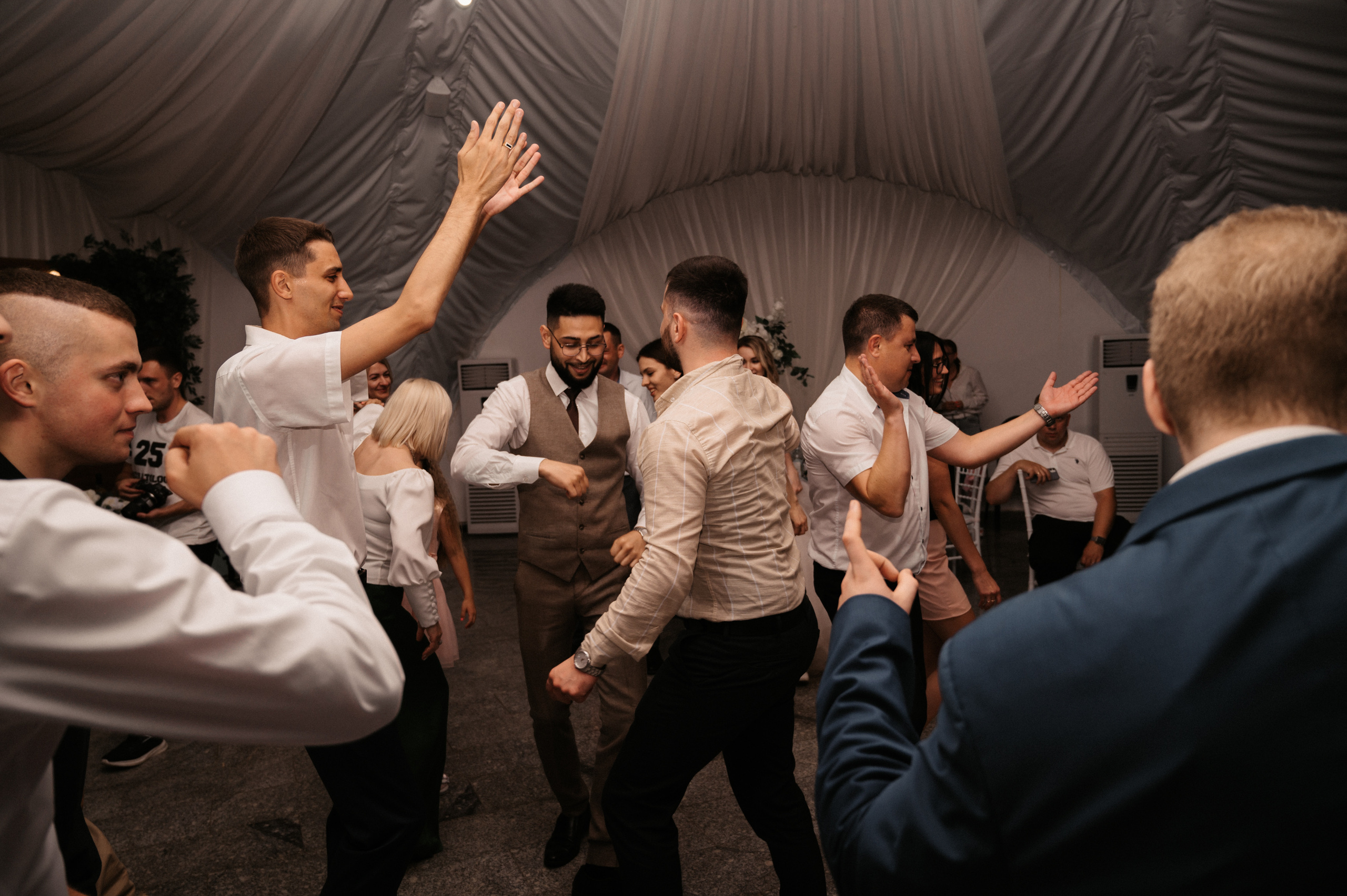 Счастливы и точка. Свадебный фотограф Александр Давыдов