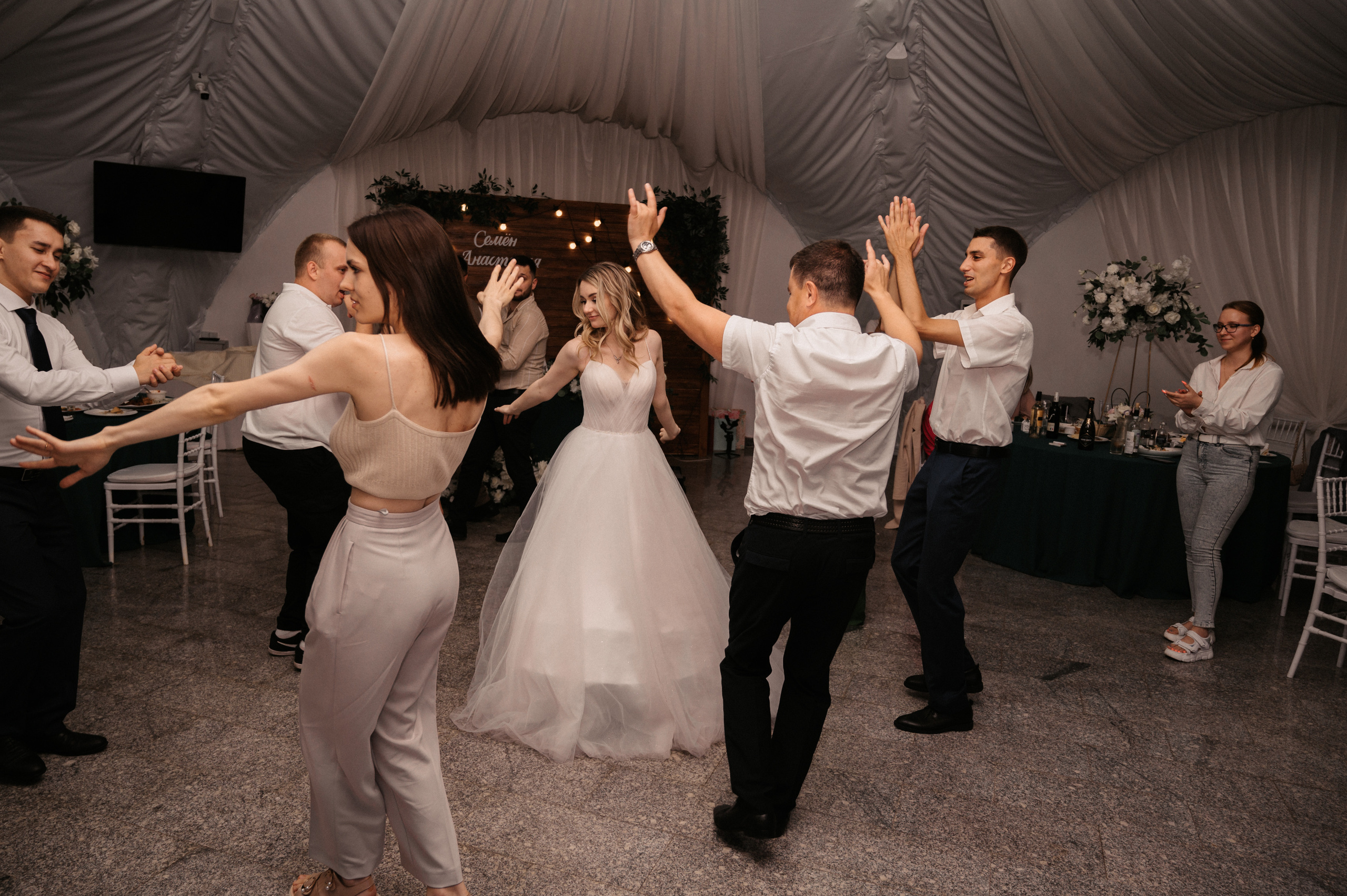 Счастливы и точка. Свадебный фотограф Александр Давыдов