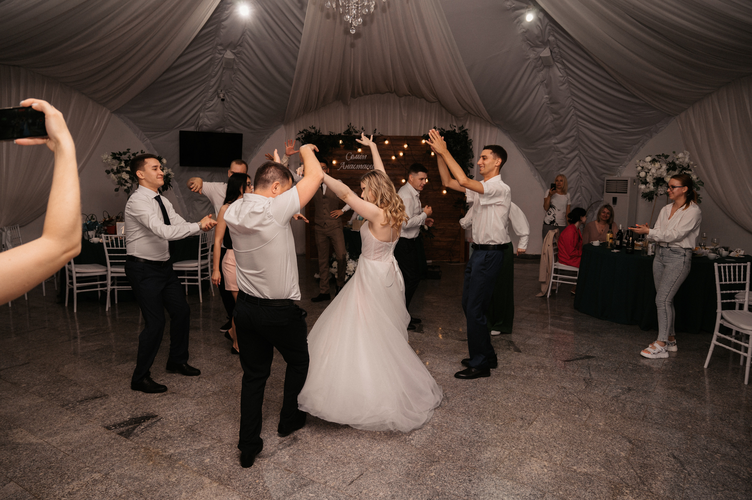 Счастливы и точка. Свадебный фотограф Александр Давыдов