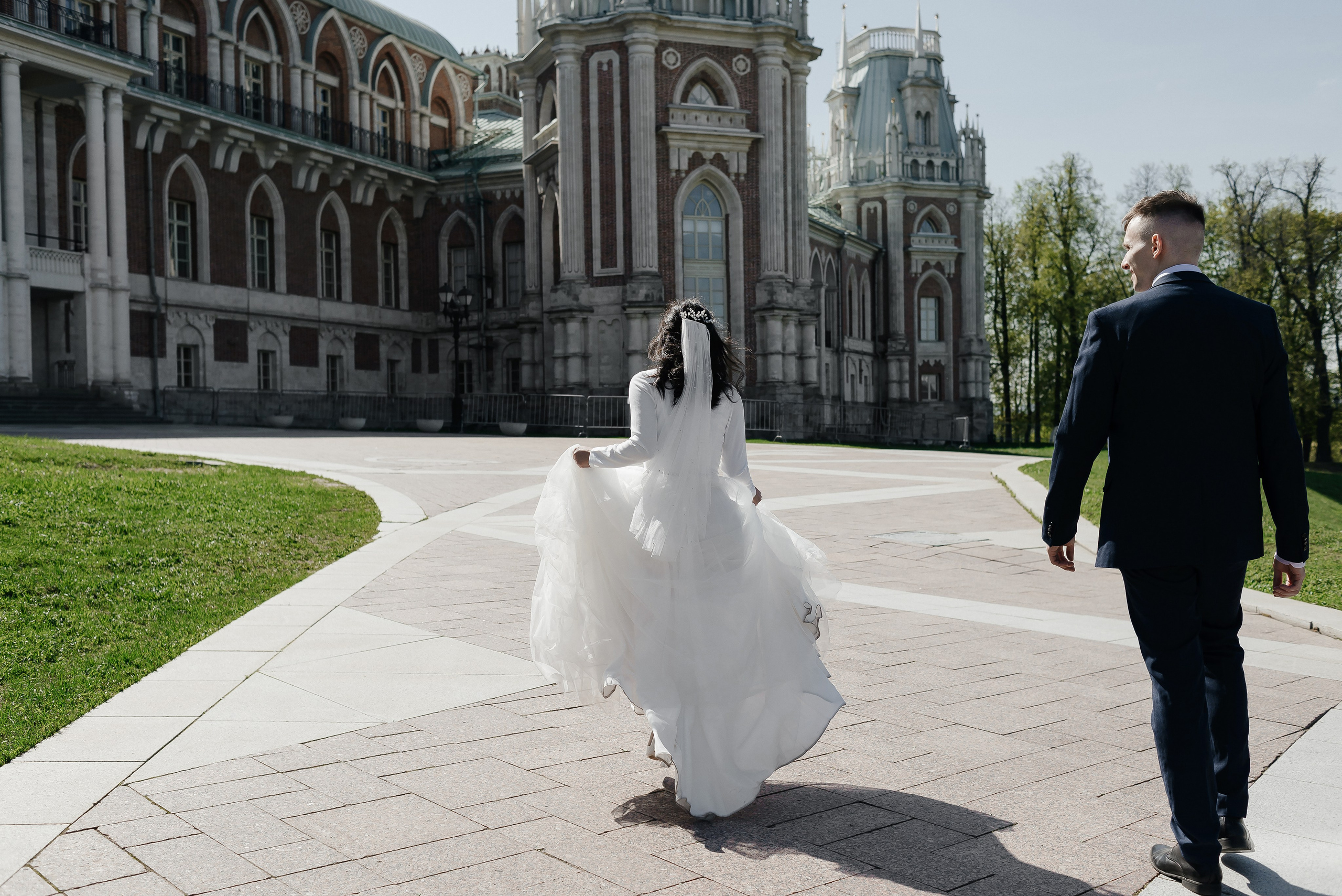 Прогулка молодоженов в усадьбе Царицыно