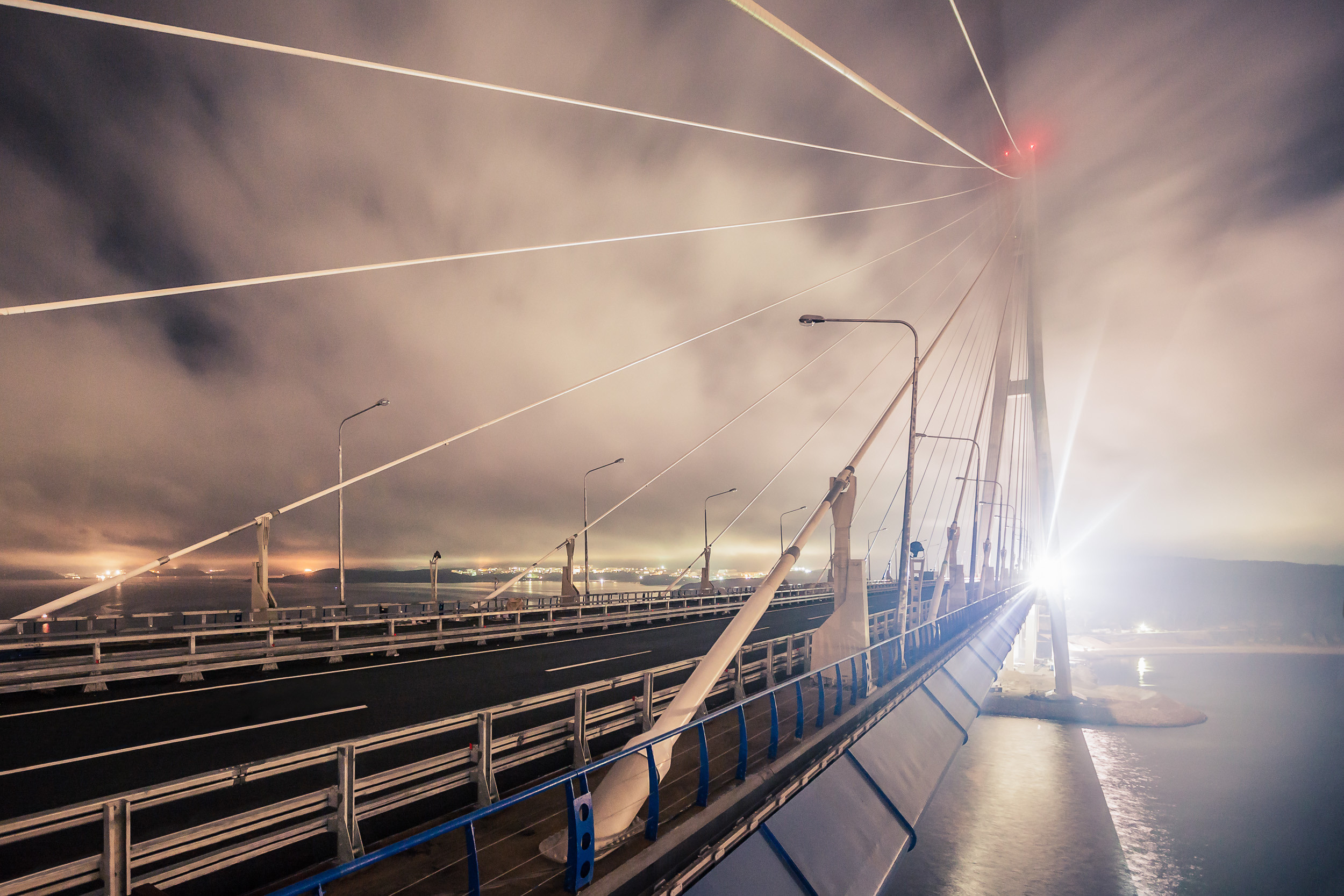 Фотосъемка строительства и инфраструктуры: Строительство моста на остров Русский