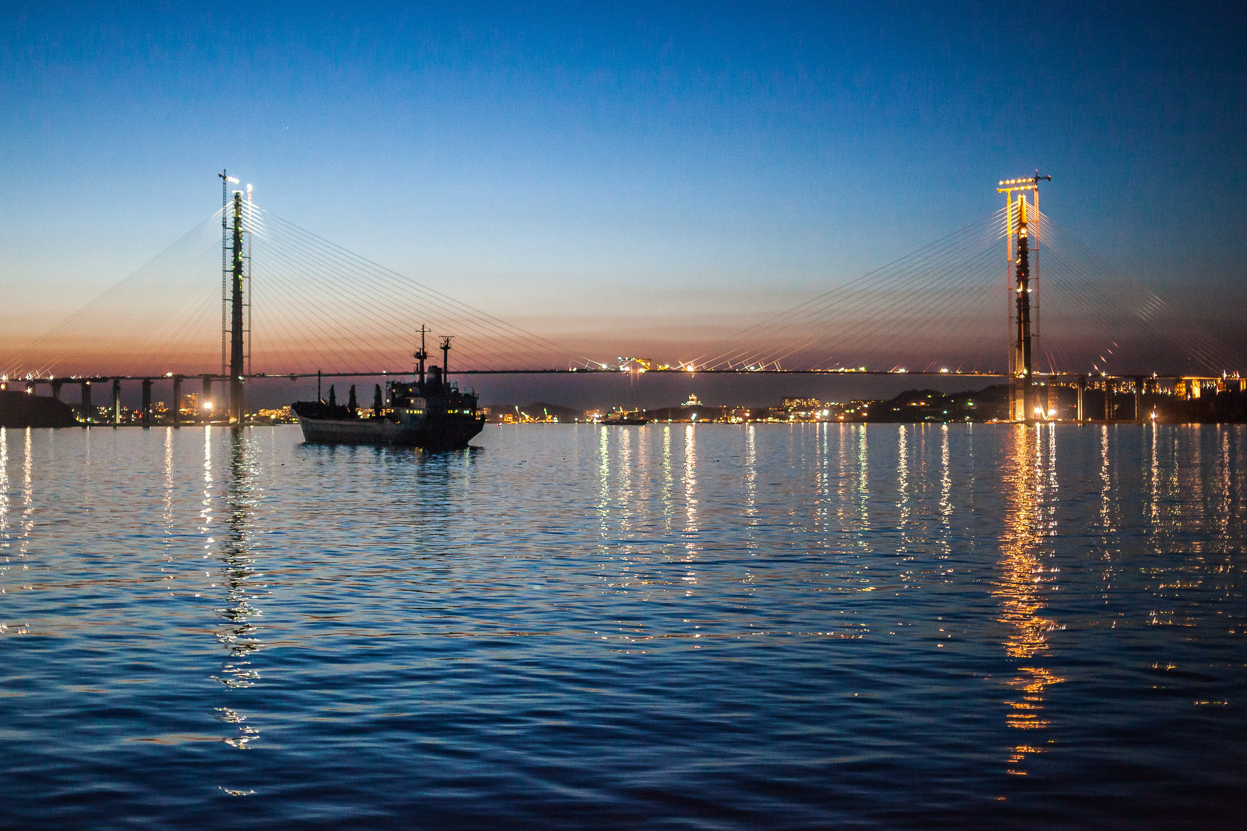 Фотосъемка строительства и инфраструктуры: Строительство моста на остров Русский