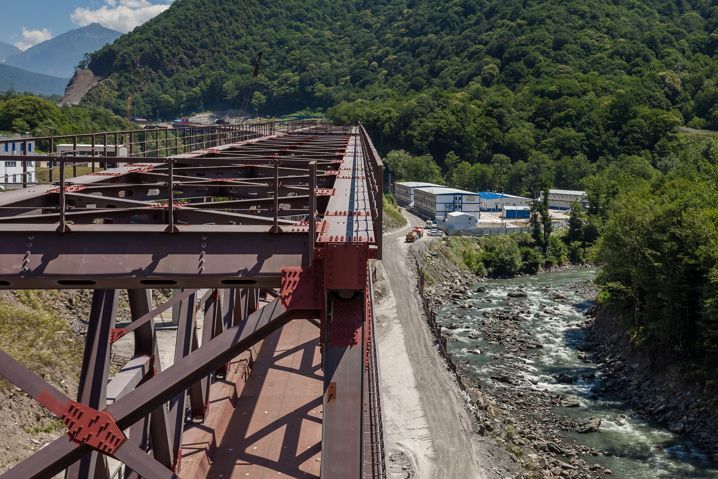 Фотосъемка строительства и инфраструктуры: Строительство автомобильной и железной дороги Адлер — Красная Поляна