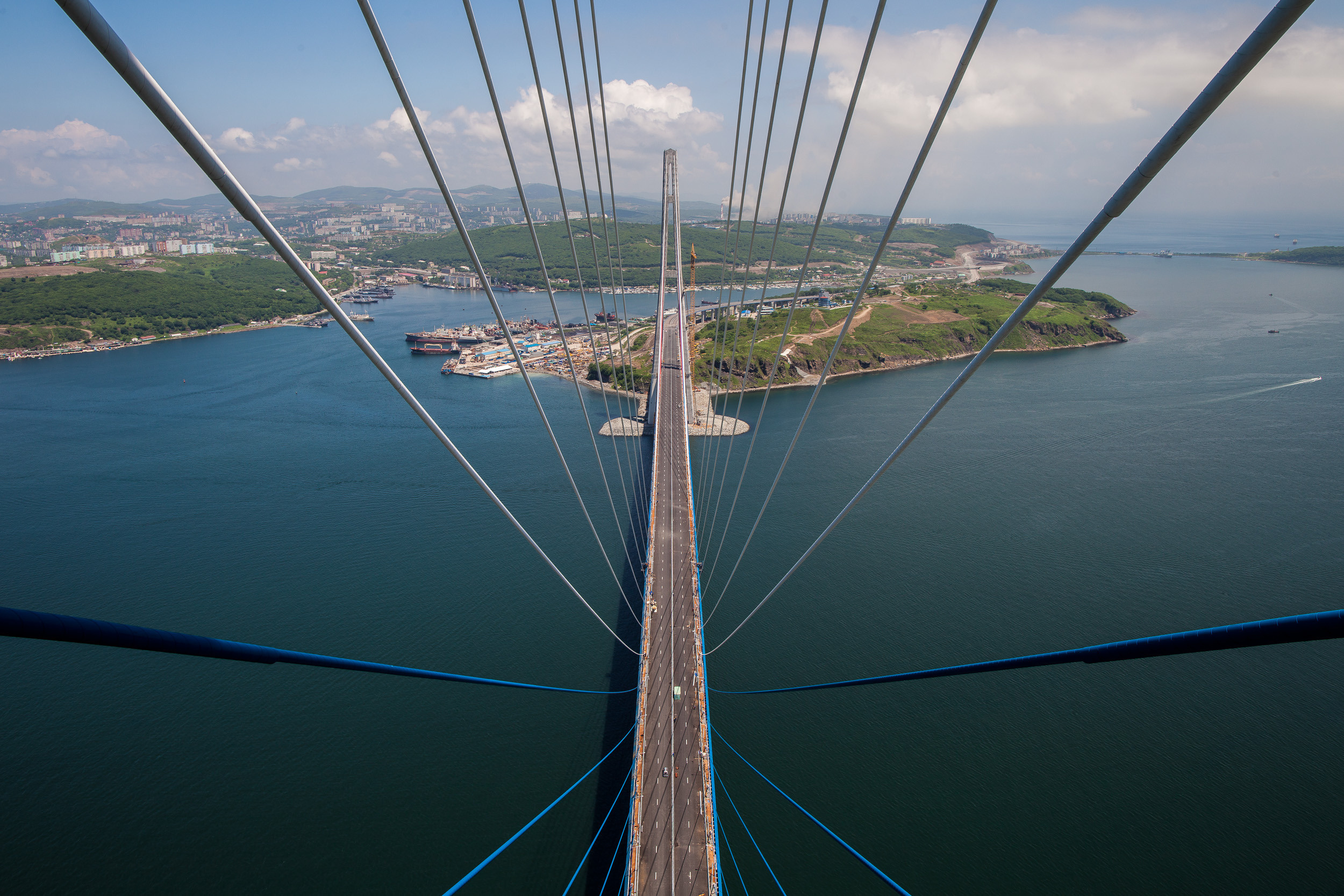 Фотосъемка строительства и инфраструктуры: Строительство моста на остров Русский