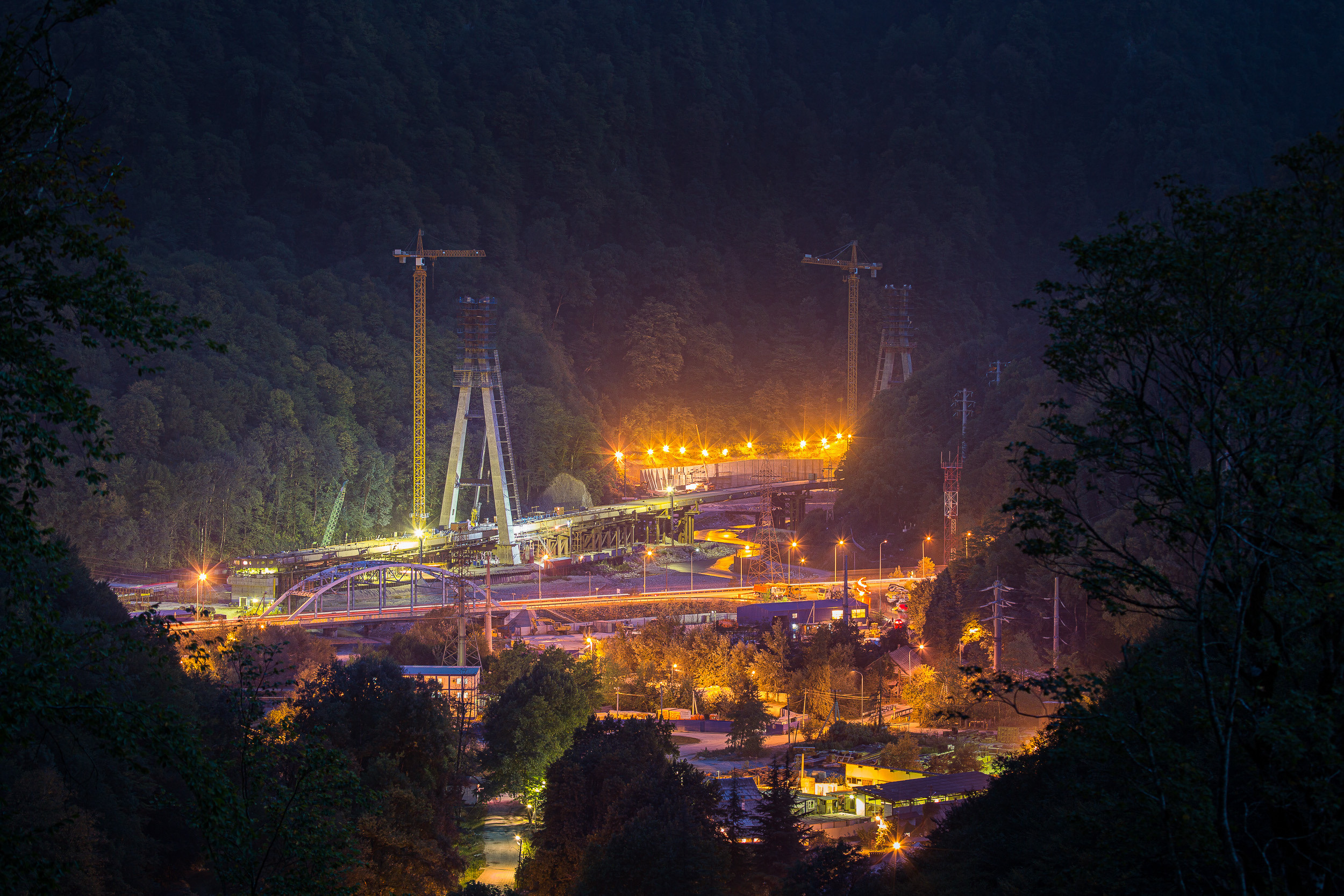 Фотосъемка строительства и инфраструктуры: Строительство автомобильной и железной дороги Адлер — Красная Поляна