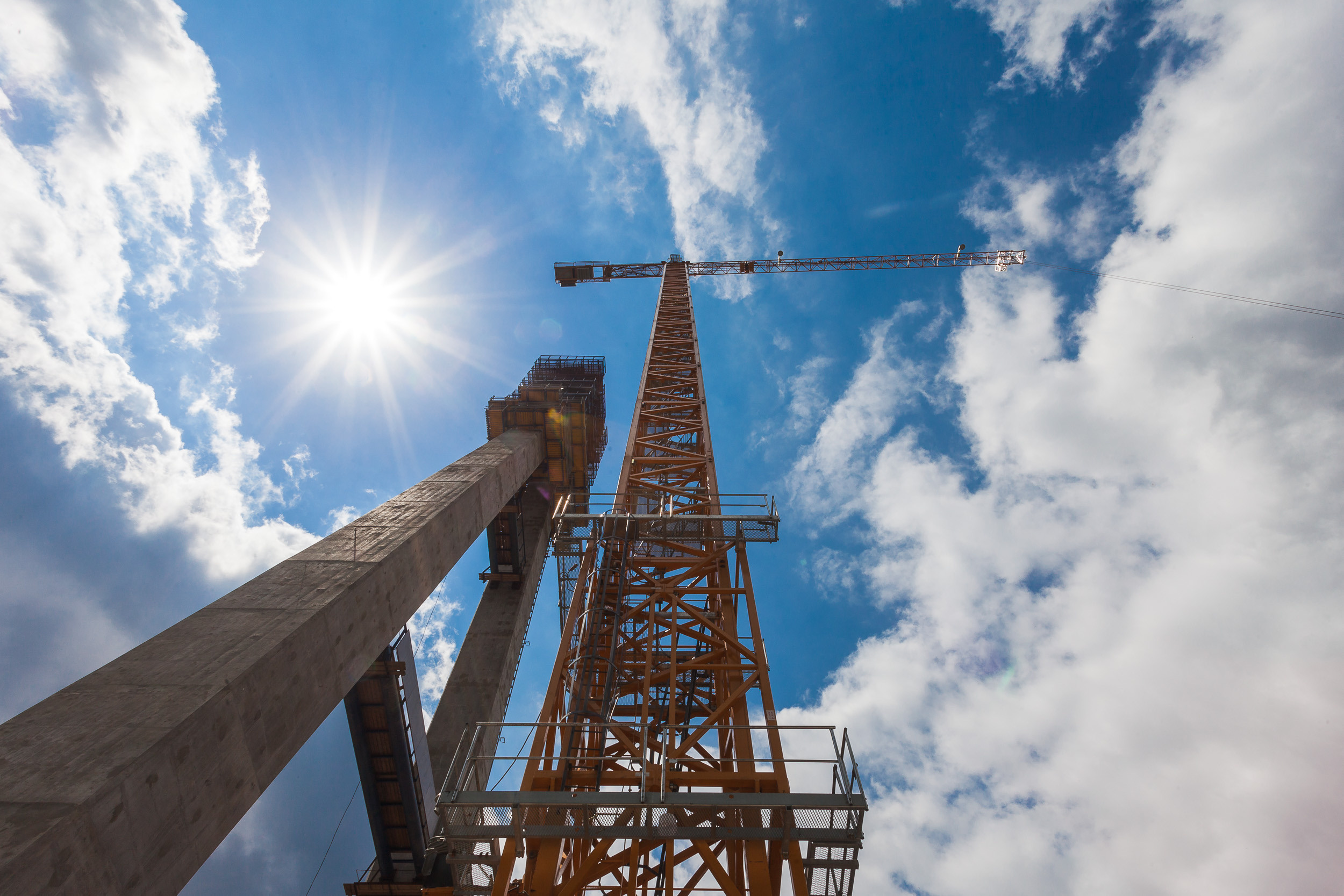 Фотосъемка строительства и инфраструктуры: Строительство автомобильной и железной дороги Адлер — Красная Поляна