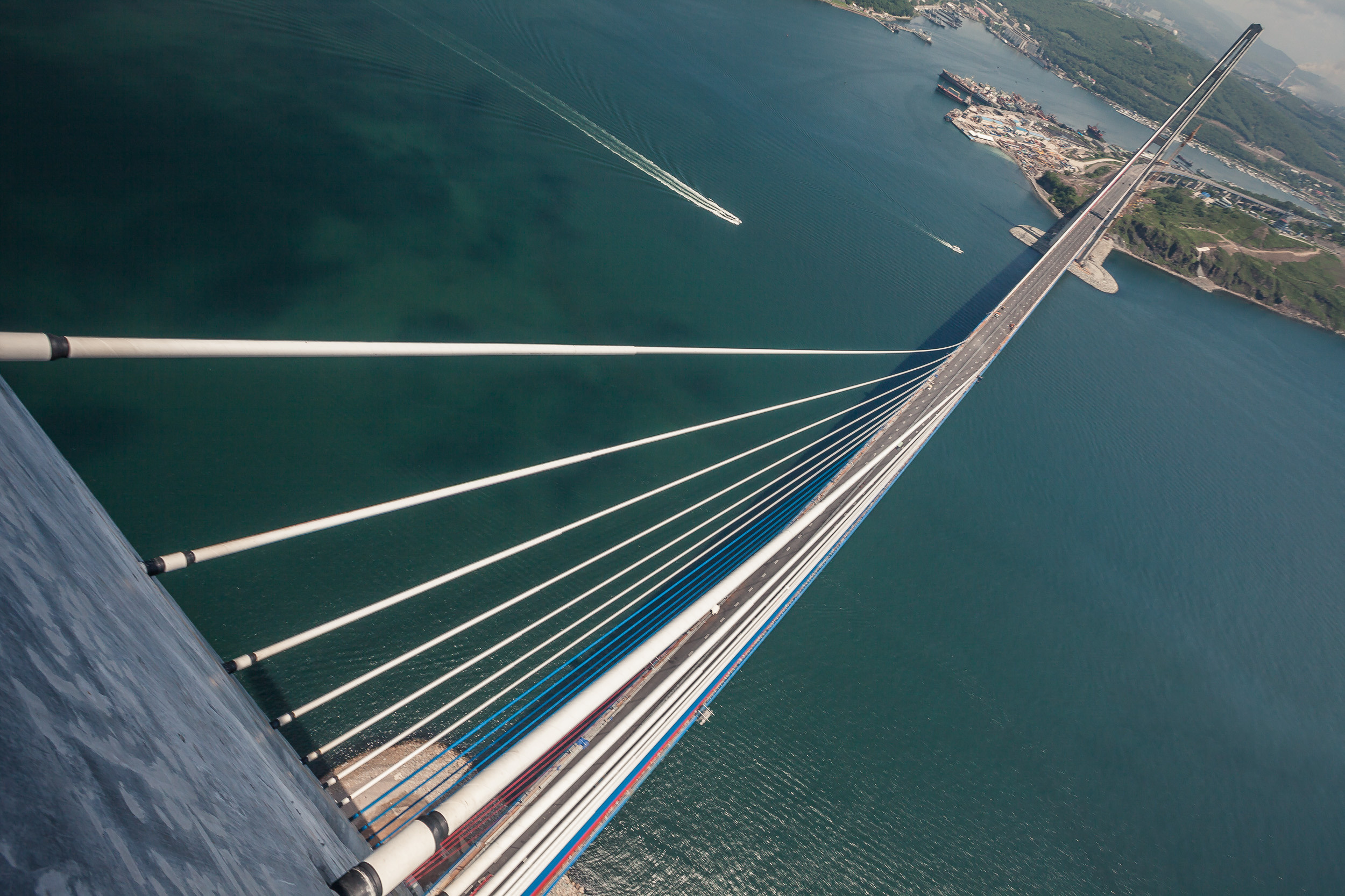 Фотосъемка строительства и инфраструктуры: Строительство моста на остров Русский