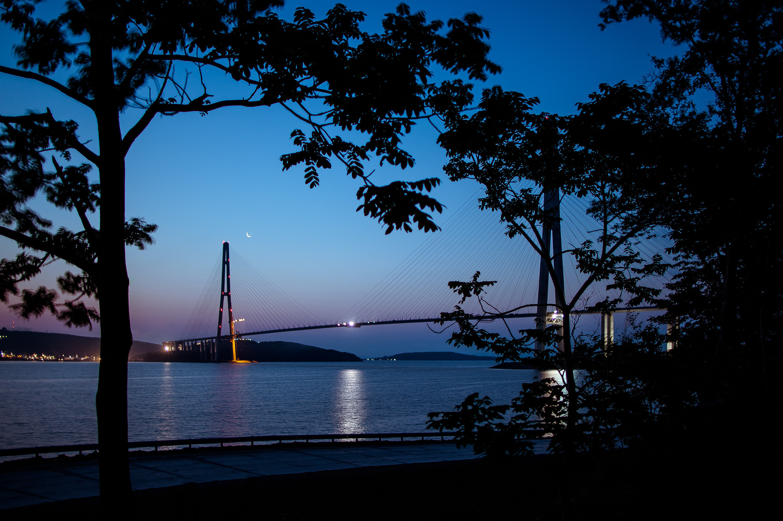 Фотосъемка промышленности и инфраструктуры: строительство моста на остров Русский