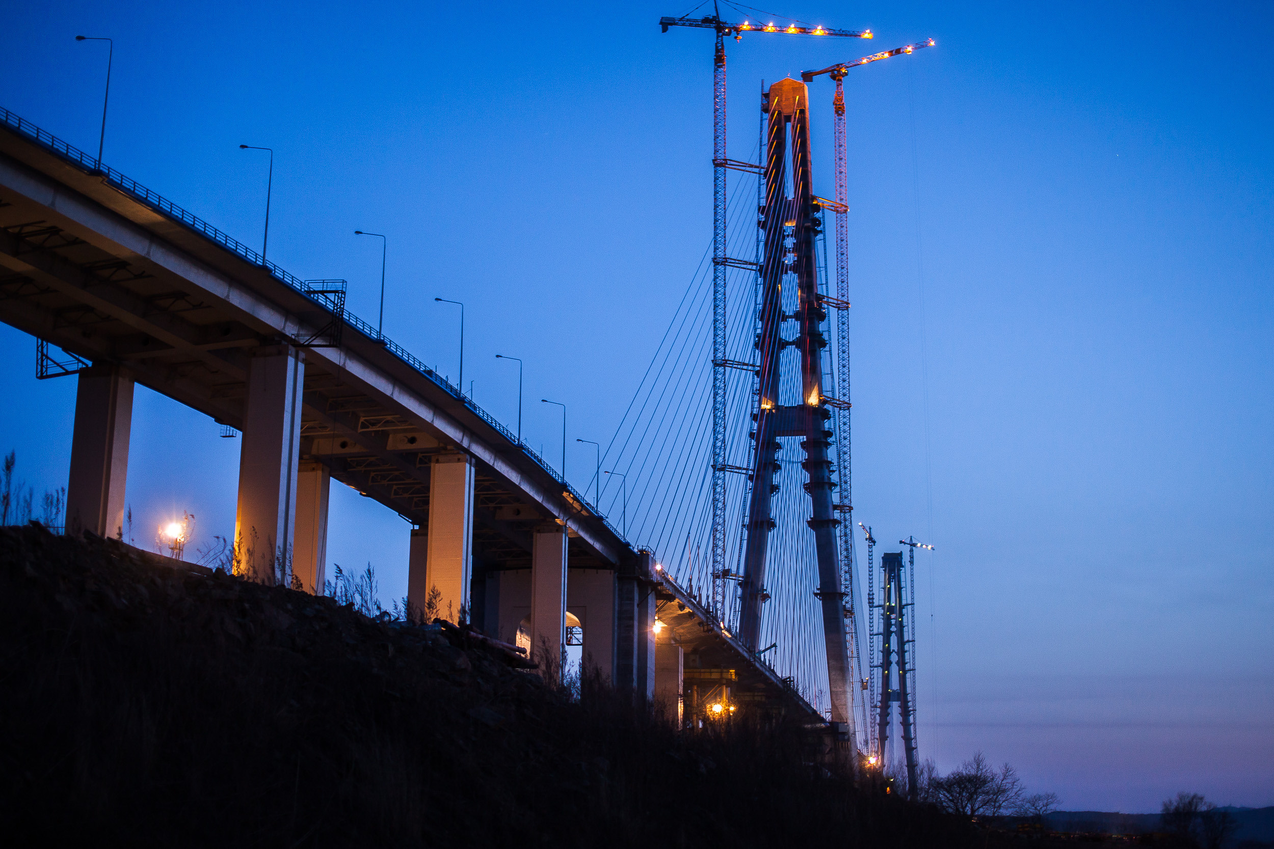 Фотосъемка строительства и инфраструктуры: Строительство моста на остров Русский