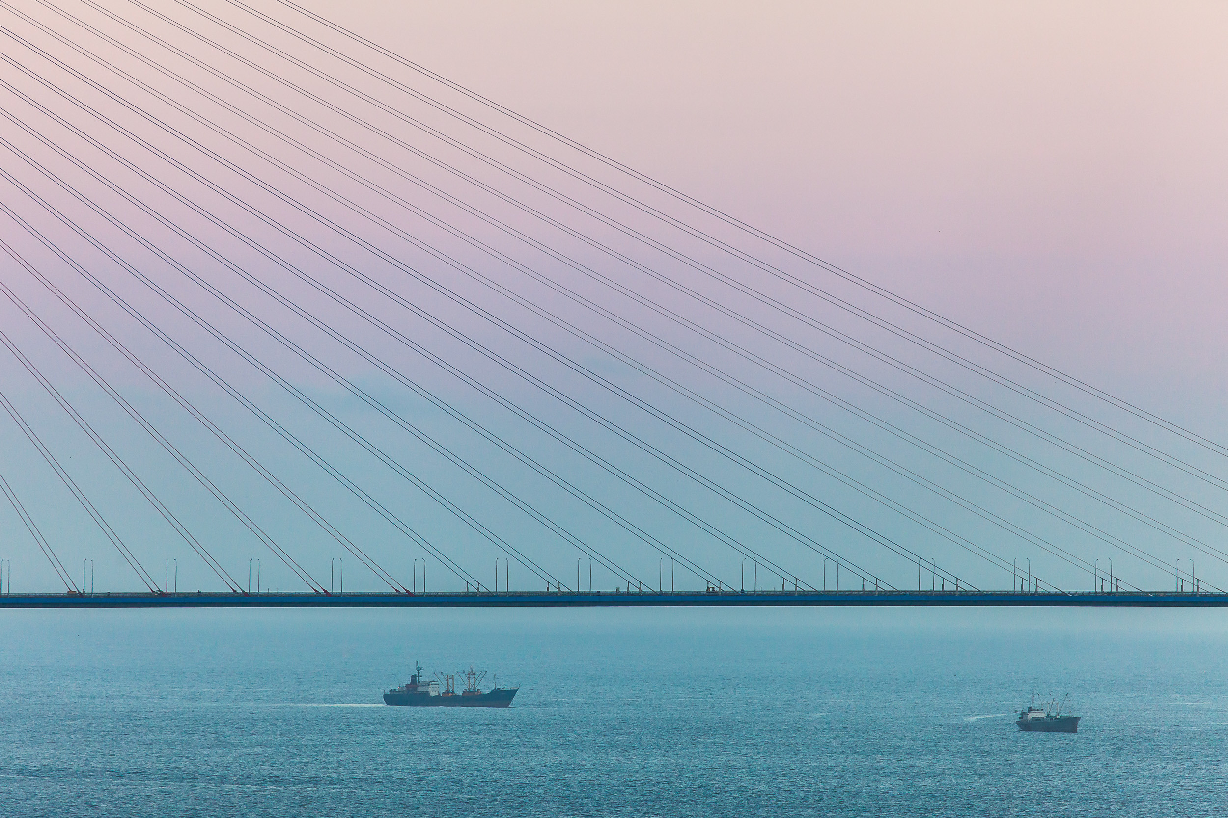 Фотосъемка промышленности и инфраструктуры: строительство моста на остров Русский