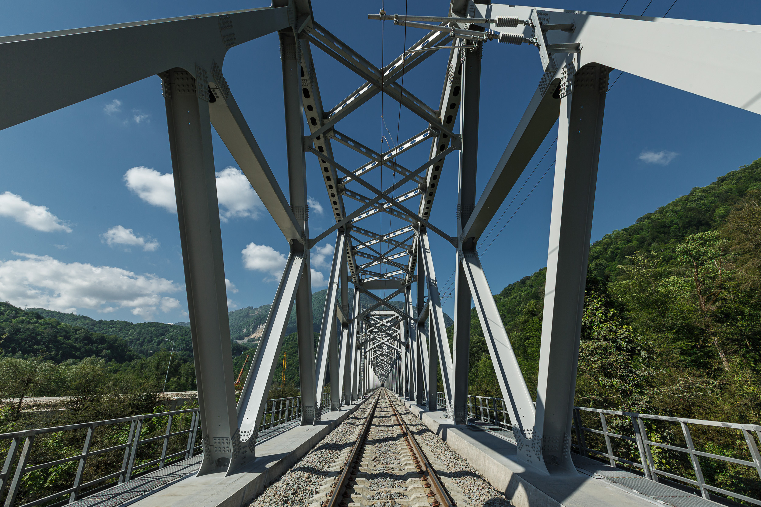 Фотосъемка строительства и инфраструктуры: Строительство автомобильной и железной дороги Адлер — Красная Поляна