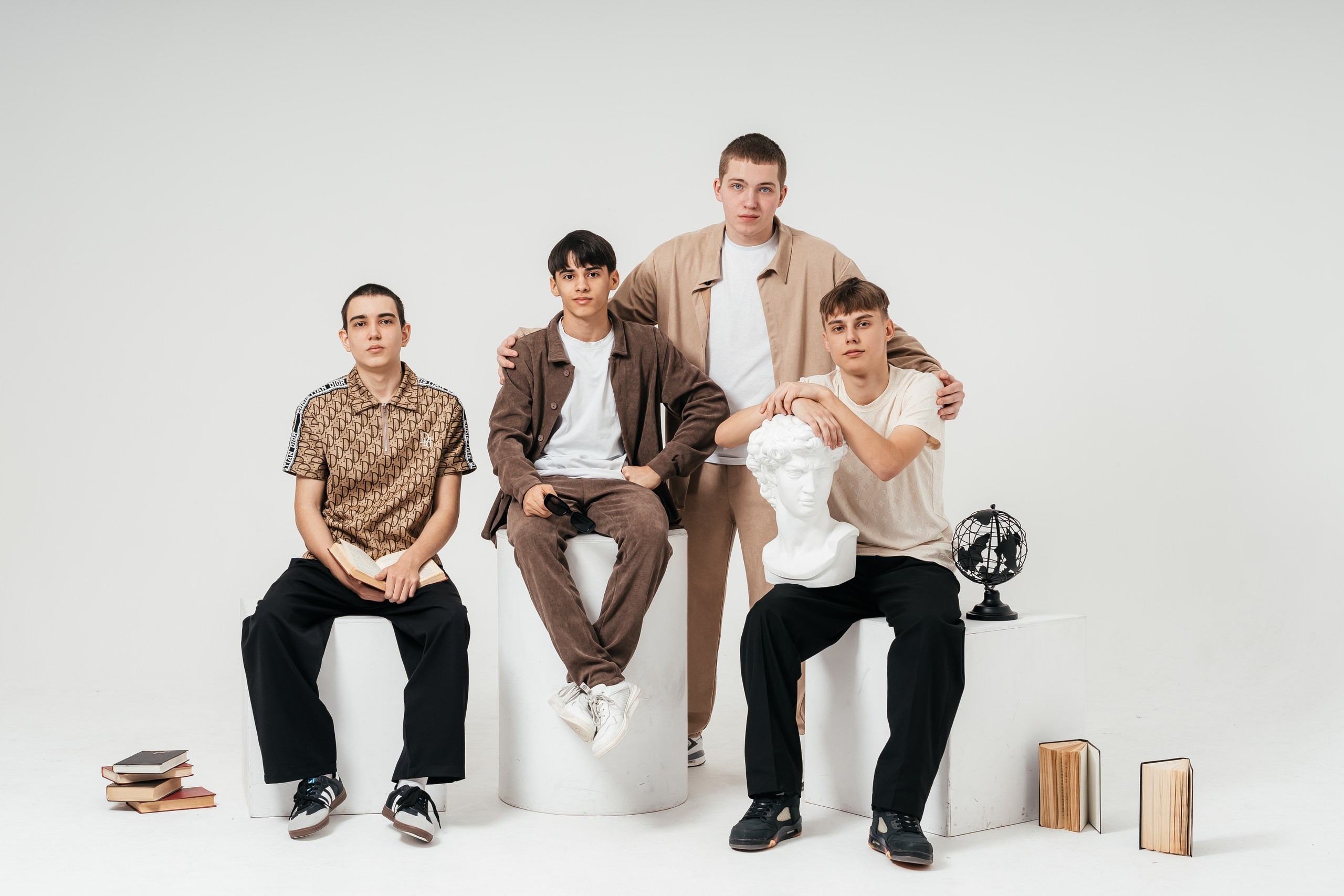 Выпускные альбомы. Akhmadeevmedia.ru