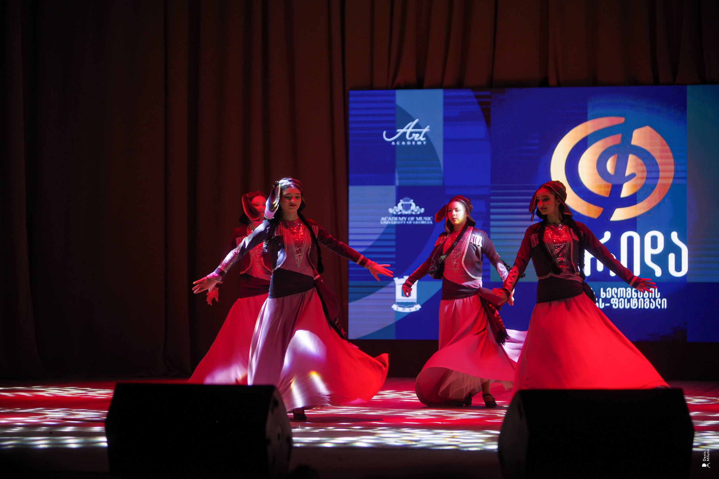 Танцы в Хоби. Портретный фотограф Денис Милютин