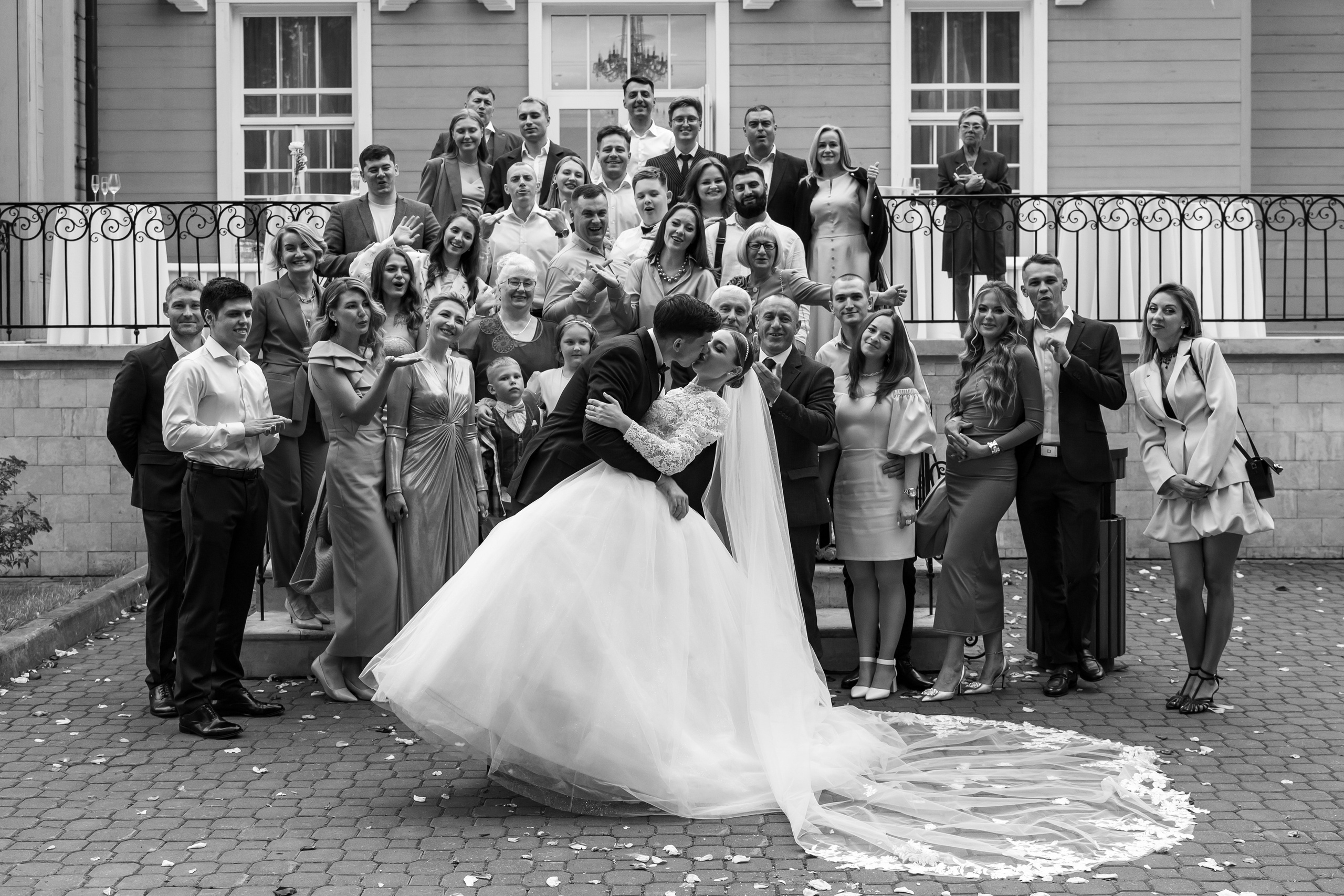 Свадебная фотосессия в усадьбе Остафьево. Свадебный фотограф Москва Юрий Кульман