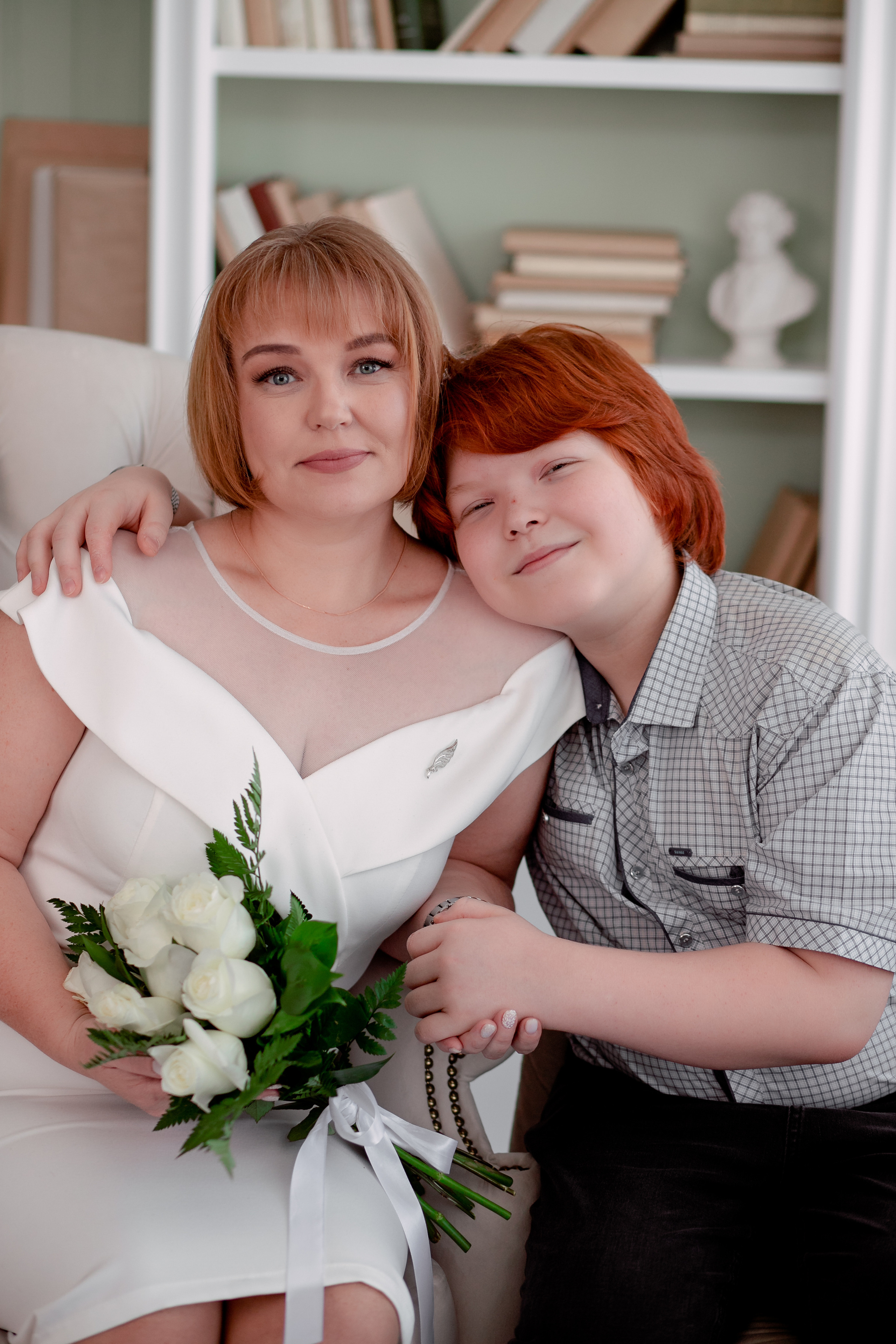 Жених с невестой в студии (+дети). Фотограф Кравченко Юлия. Энгельс