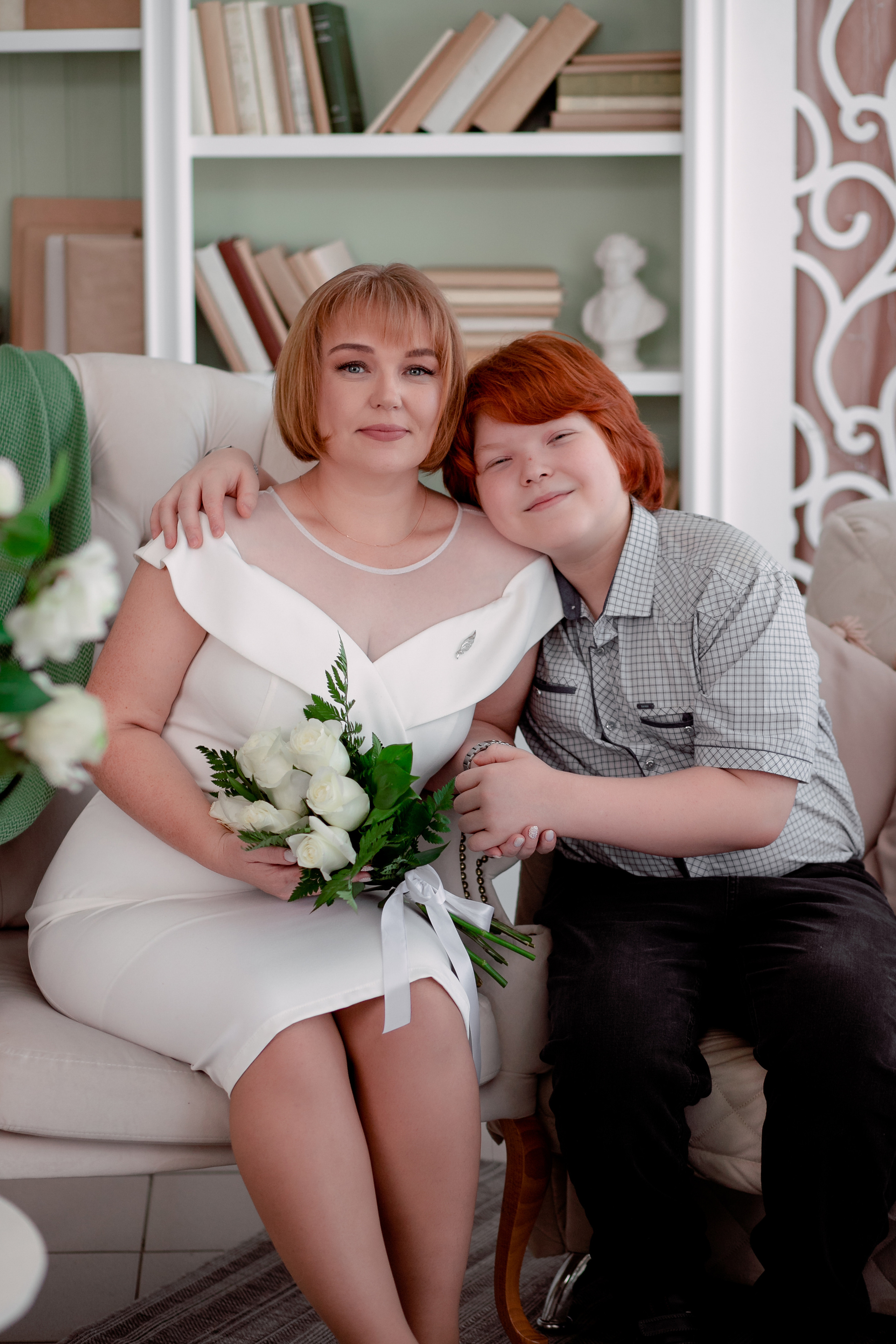 Жених с невестой в студии (+дети). Фотограф Кравченко Юлия. Энгельс