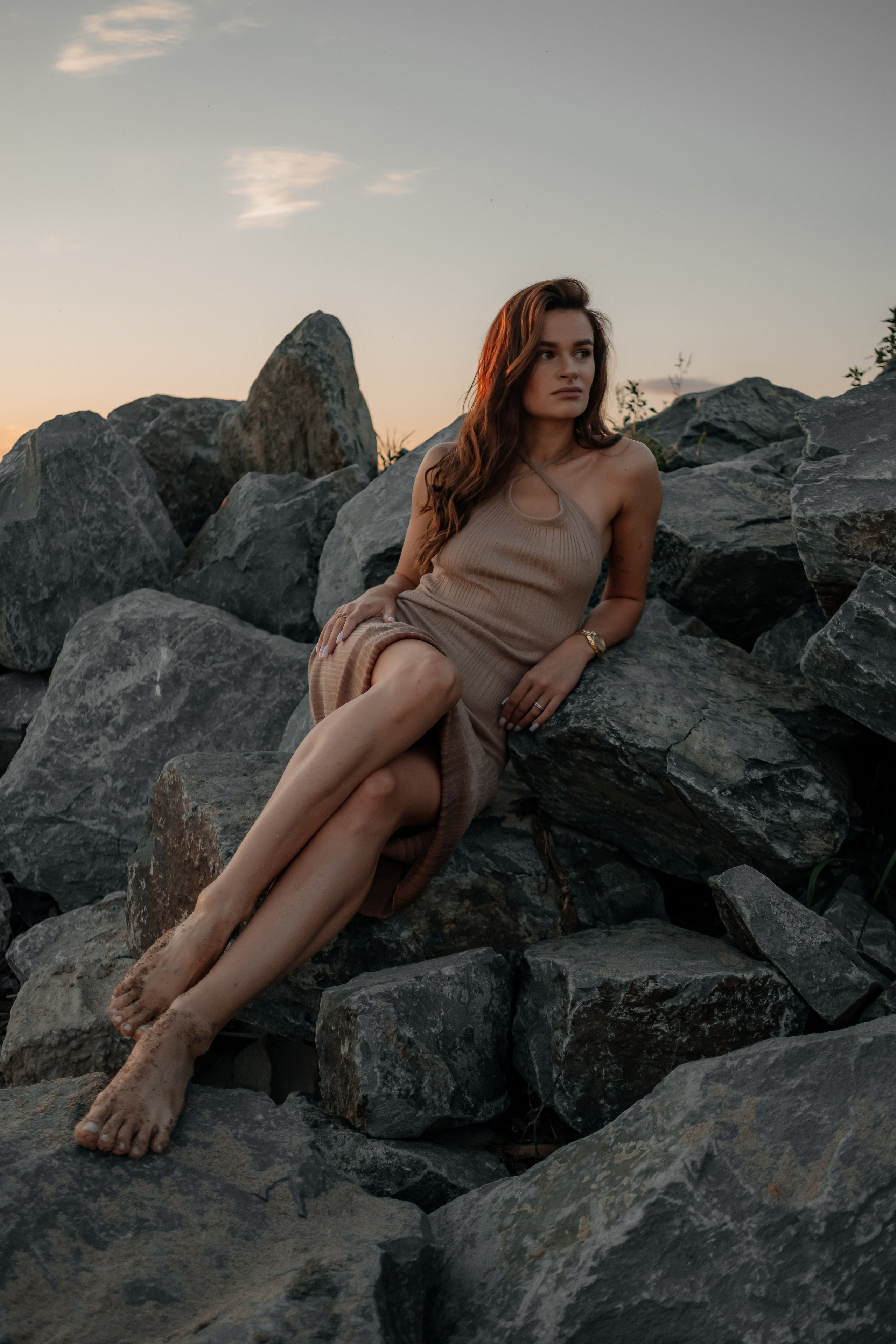 Катя с дочками на берегу. Фотограф в Новосибирске Диана Ильиных