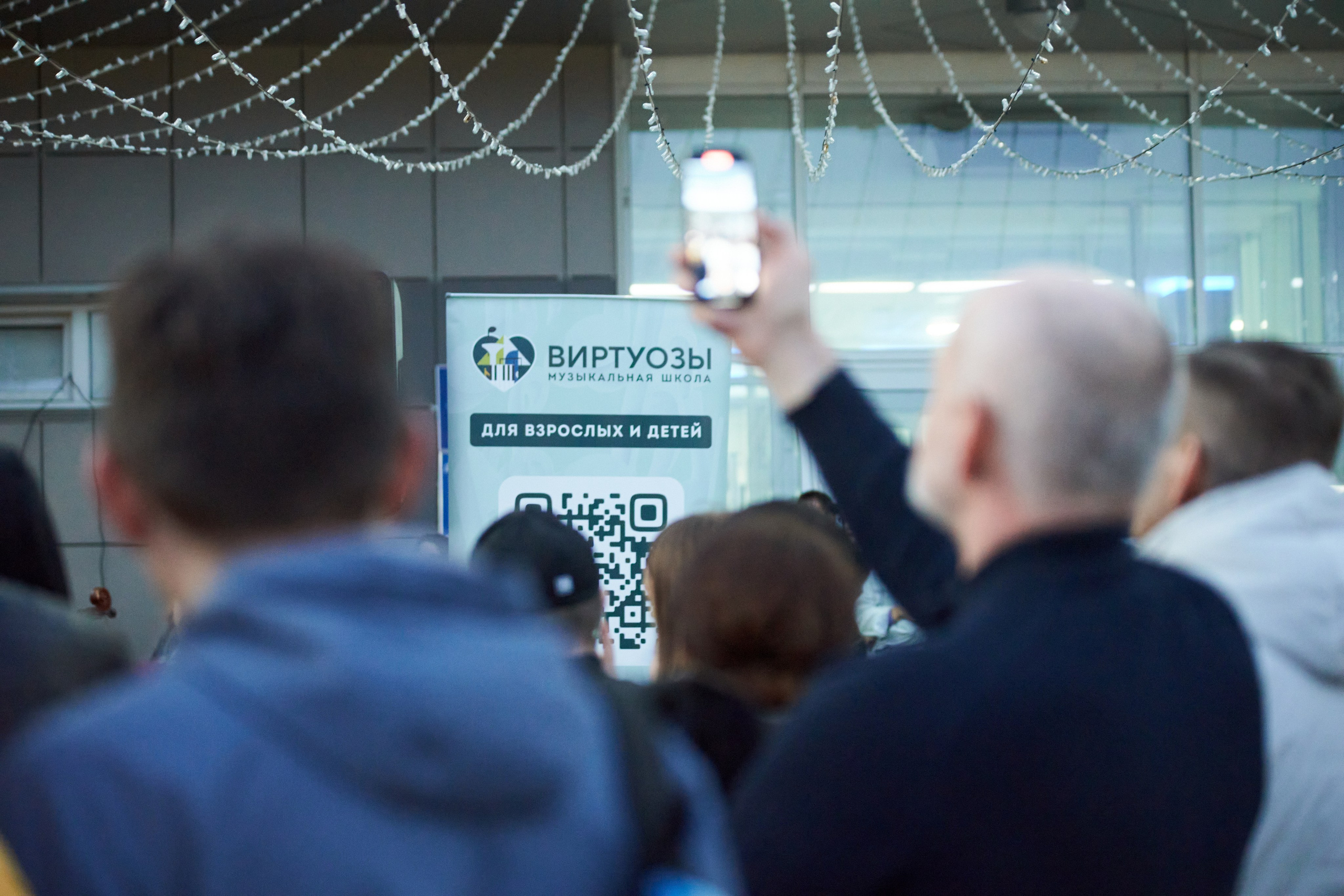 Репортаж: Музыкальная школа Виртуозы в Ночь музеев у планетария. Репортажный и женский фотограф в Новосибирске