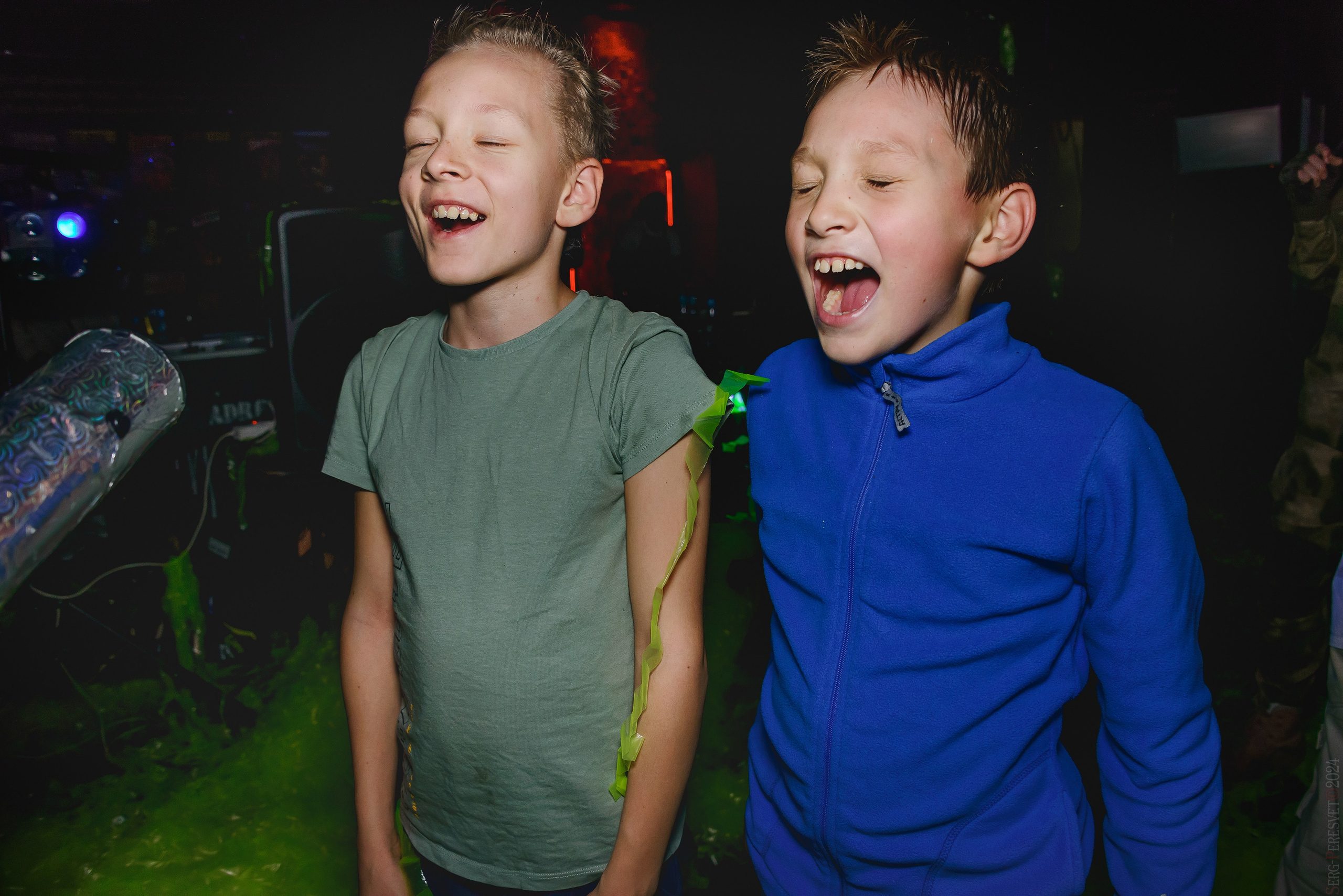 День рождения — шоу 2024-25: мафия, сахарная вата, бумажная дискотека, пиньята, зеркальный лабиринт. Ваш фотограф на праздник в Москве, Раменском, Жуковском, Люберцах