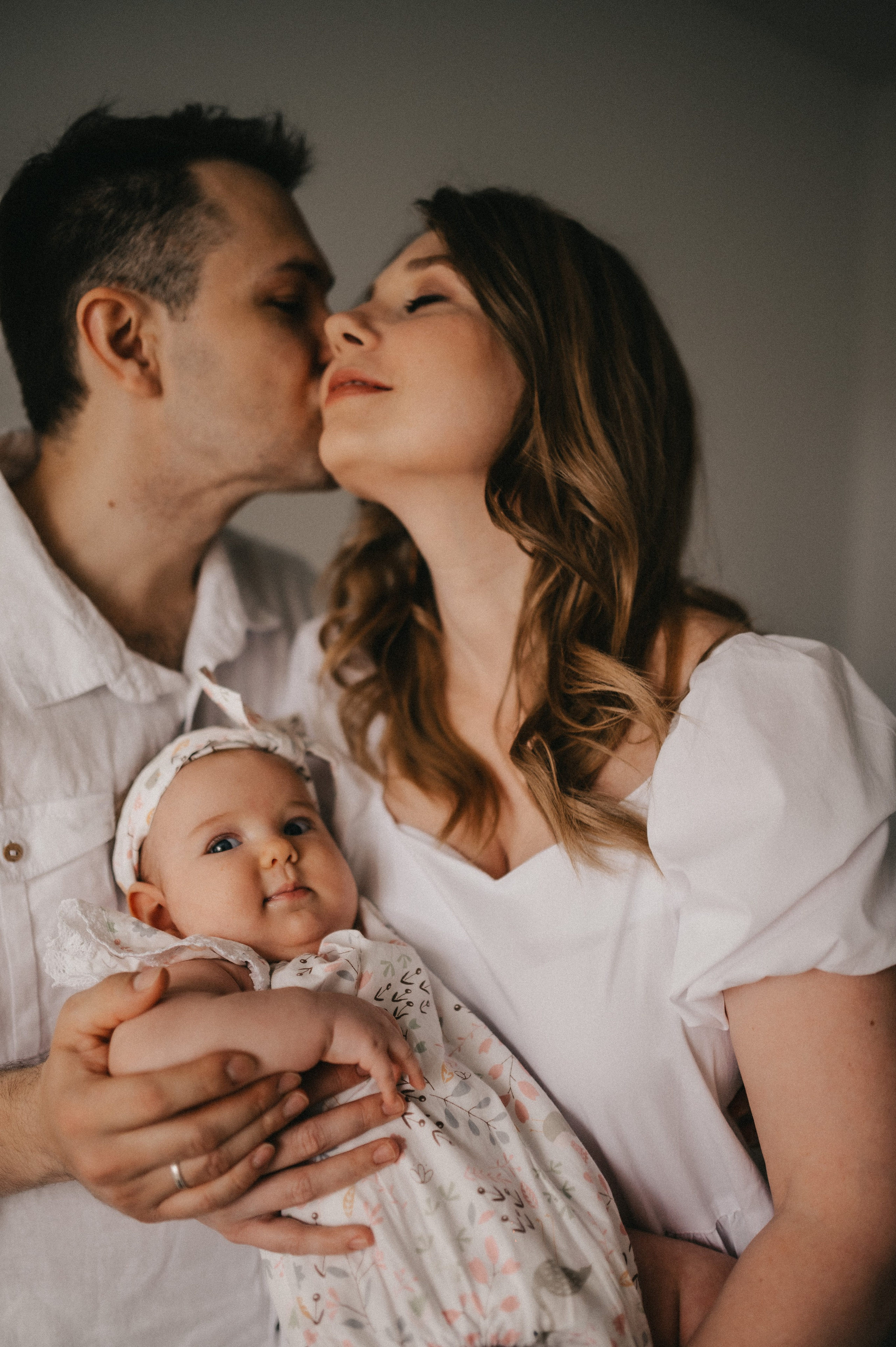 Сергей, Оксана и Алиса дома. Семейный и свадебный lifestyle-фотограф в Москве Мария Петрова