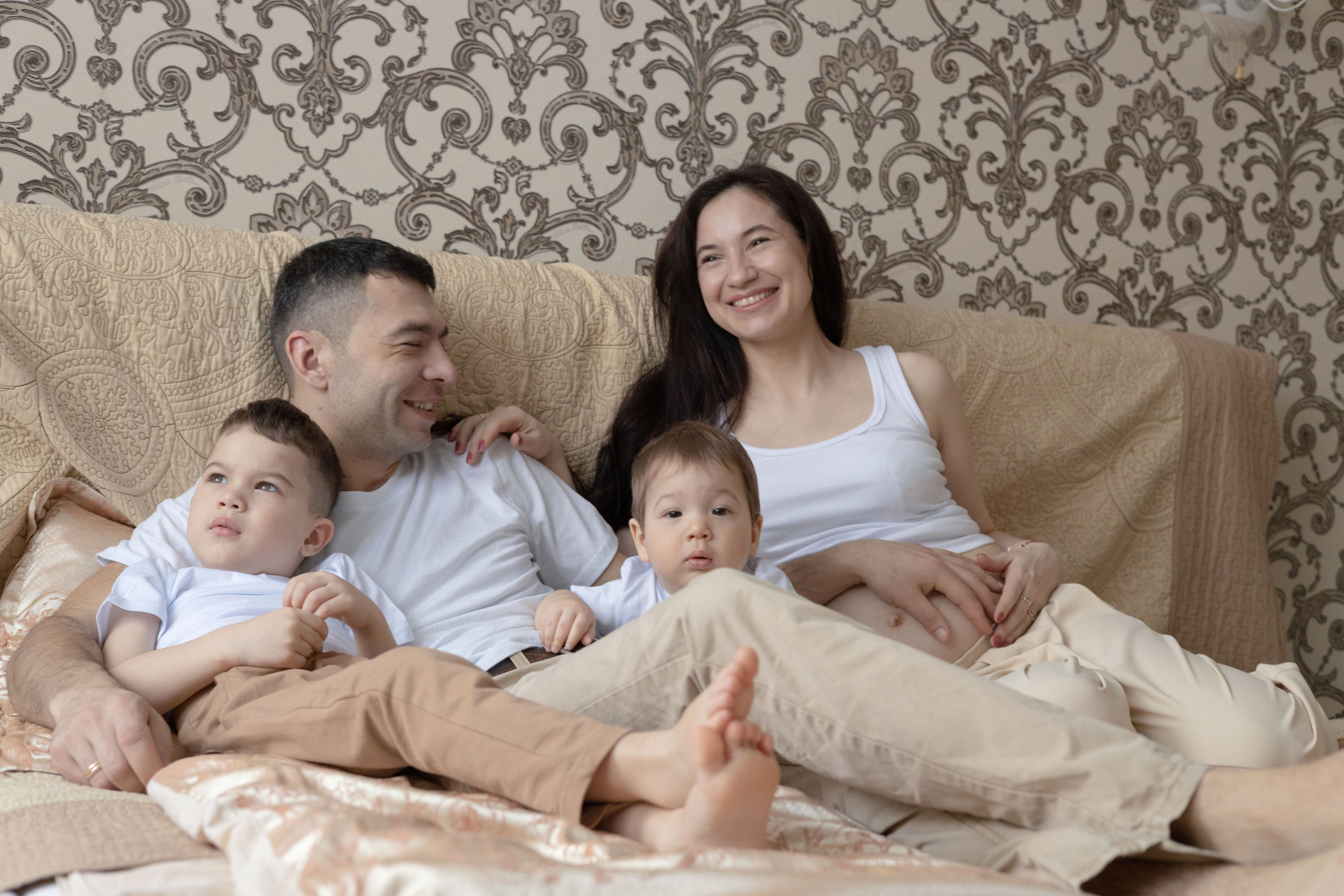 Айгуль с Русланом и детьми в ожидании малыша. Фотограф Наталья Кинель. Екатеринбург