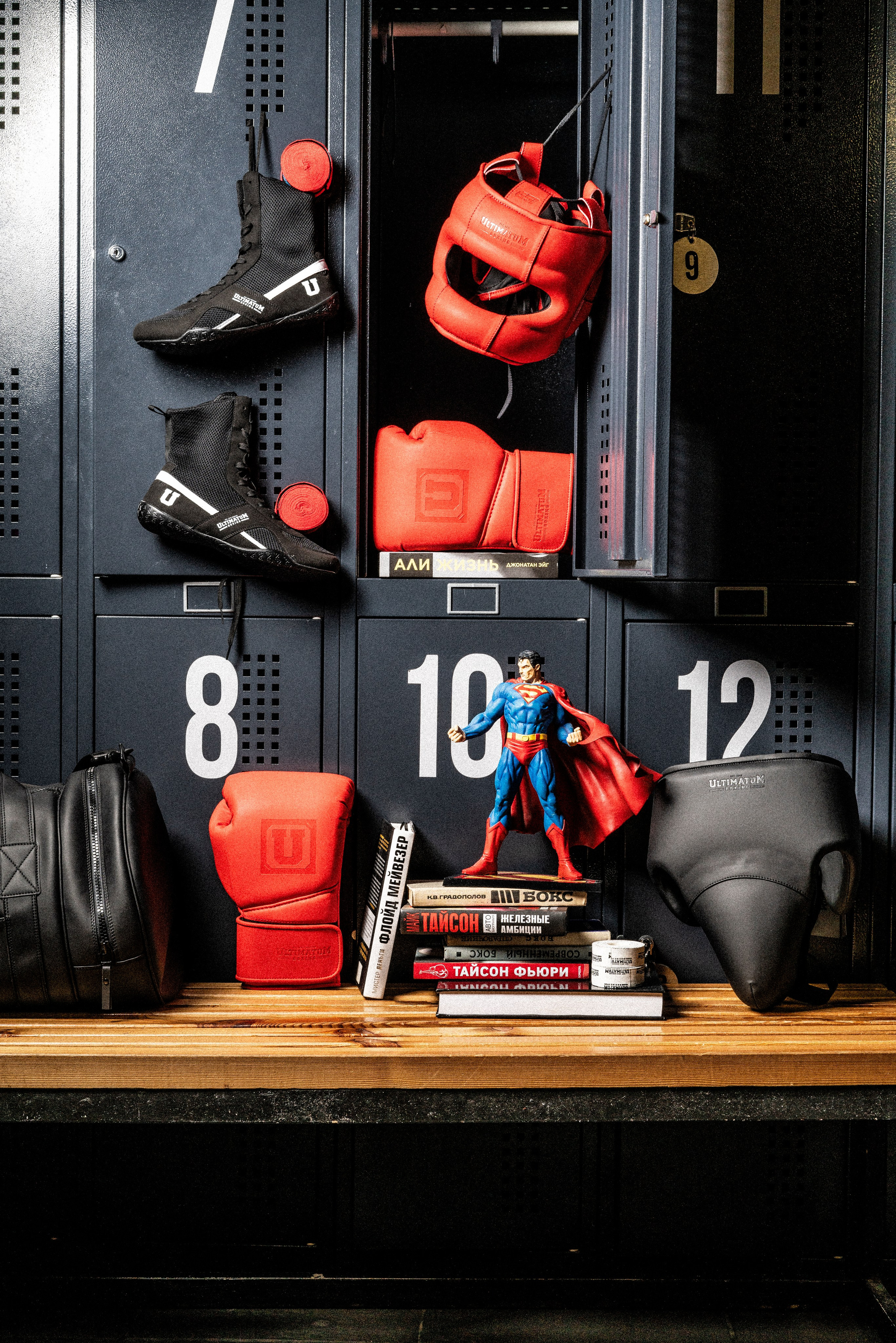 Ultimatum boxing. Not an artist, but photographer. Ivan birdman